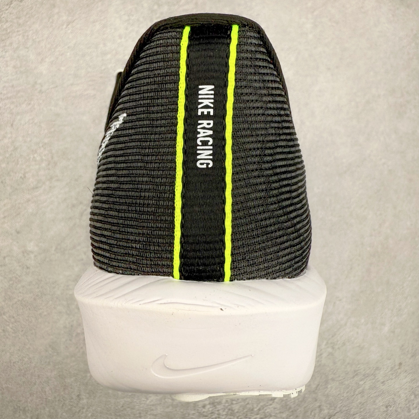 图片[8]-NK AIR Zoom RIVALFLY FK4代系列轻量飞织低帮休闲运动慢跑鞋 整体设计采用流线型的轻质工程网眼材质构成鞋面 并与其他 Running 旗舰鞋款同样搭载全脚掌 ZoomX 缓冲中底 搭配 Pebax 物料与橡胶外底 ZoomX StreakFly 首发配色以Prototype呈现 其灵感是来自开发期间的磨损测试 透过编号的标记与内侧的预期跑步距离突出研发过程 货号：FV6040-001 尺码：36 36.5 37.5 38 38.5 39 40 40.5 41 42 42.5 43 44 44.5 45-选品中心