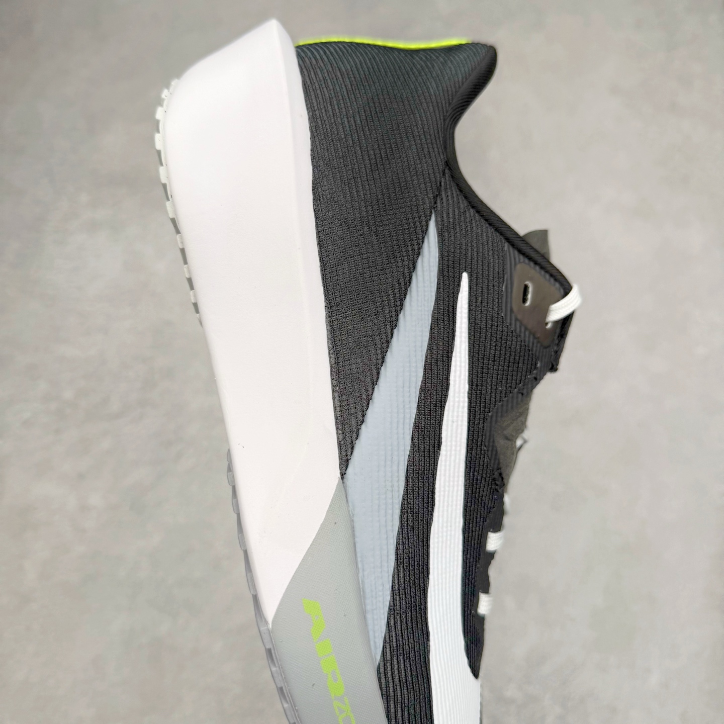 图片[6]-NK AIR Zoom RIVALFLY FK4代系列轻量飞织低帮休闲运动慢跑鞋 整体设计采用流线型的轻质工程网眼材质构成鞋面 并与其他 Running 旗舰鞋款同样搭载全脚掌 ZoomX 缓冲中底 搭配 Pebax 物料与橡胶外底 ZoomX StreakFly 首发配色以Prototype呈现 其灵感是来自开发期间的磨损测试 透过编号的标记与内侧的预期跑步距离突出研发过程 货号：FV6040-001 尺码：36 36.5 37.5 38 38.5 39 40 40.5 41 42 42.5 43 44 44.5 45-选品中心