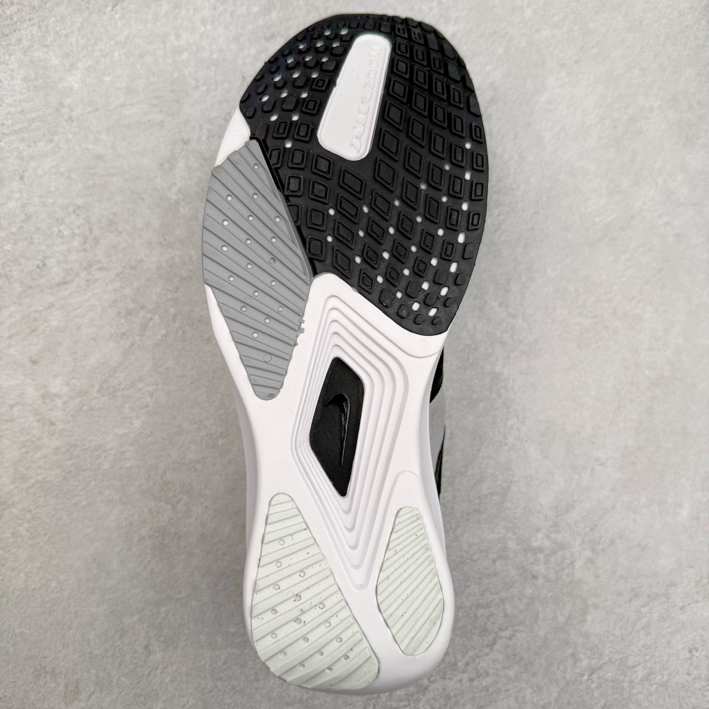 图片[9]-NK AIR Zoom RIVALFLY FK4代系列轻量飞织低帮休闲运动慢跑鞋 整体设计采用流线型的轻质工程网眼材质构成鞋面 并与其他 Running 旗舰鞋款同样搭载全脚掌 ZoomX 缓冲中底 搭配 Pebax 物料与橡胶外底 ZoomX StreakFly 首发配色以Prototype呈现 其灵感是来自开发期间的磨损测试 透过编号的标记与内侧的预期跑步距离突出研发过程 货号：FV6040-001 尺码：36 36.5 37.5 38 38.5 39 40 40.5 41 42 42.5 43 44 44.5 45-选品中心