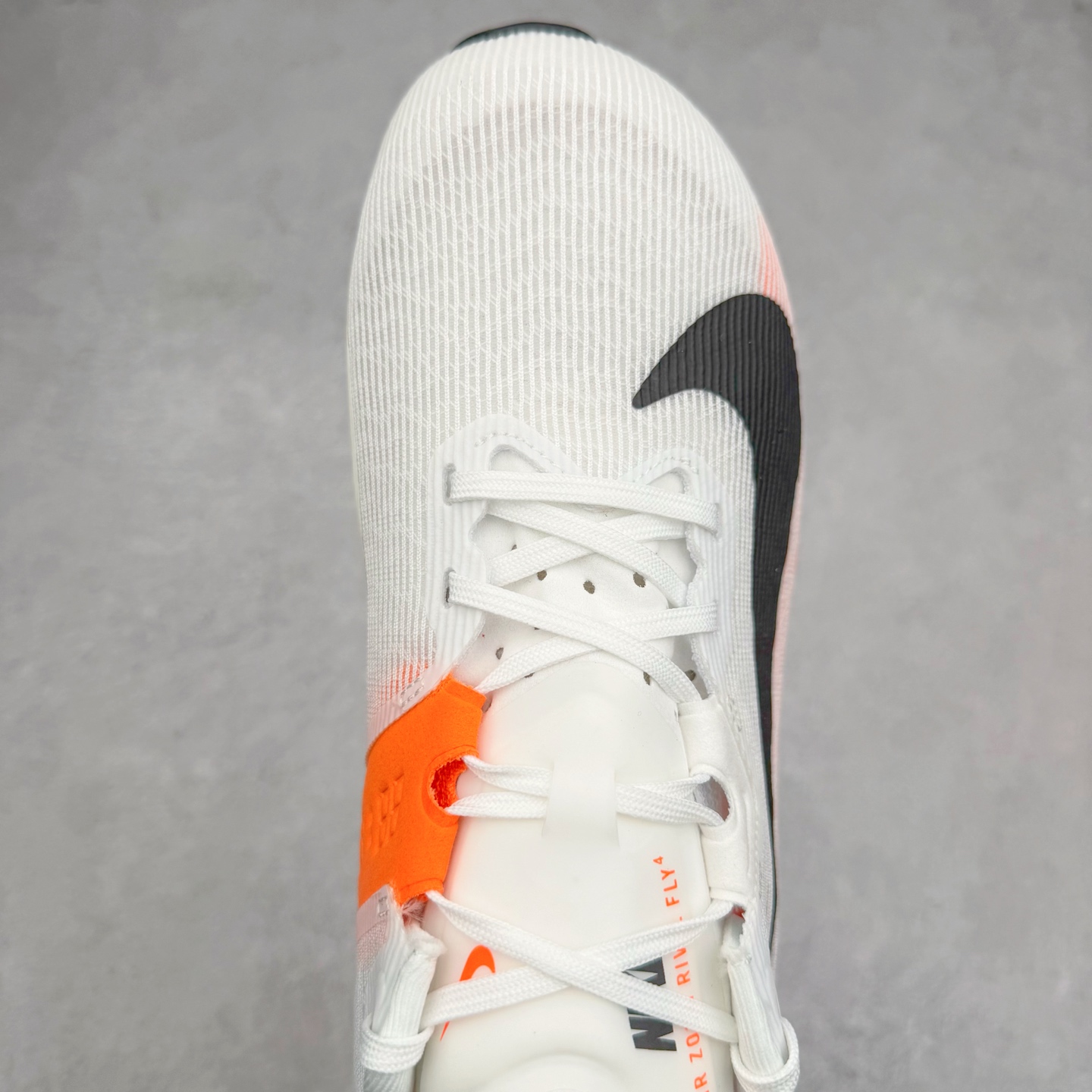 图片[4]-NK AIR Zoom RIVALFLY FK4代系列轻量飞织低帮休闲运动慢跑鞋 整体设计采用流线型的轻质工程网眼材质构成鞋面 并与其他 Running 旗舰鞋款同样搭载全脚掌 ZoomX 缓冲中底 搭配 Pebax 物料与橡胶外底 ZoomX StreakFly 首发配色以Prototype呈现 其灵感是来自开发期间的磨损测试 透过编号的标记与内侧的预期跑步距离突出研发过程 货号：FV6040-101 尺码：36 36.5 37.5 38 38.5 39 40 40.5 41 42 42.5 43 44 44.5 45-选品中心