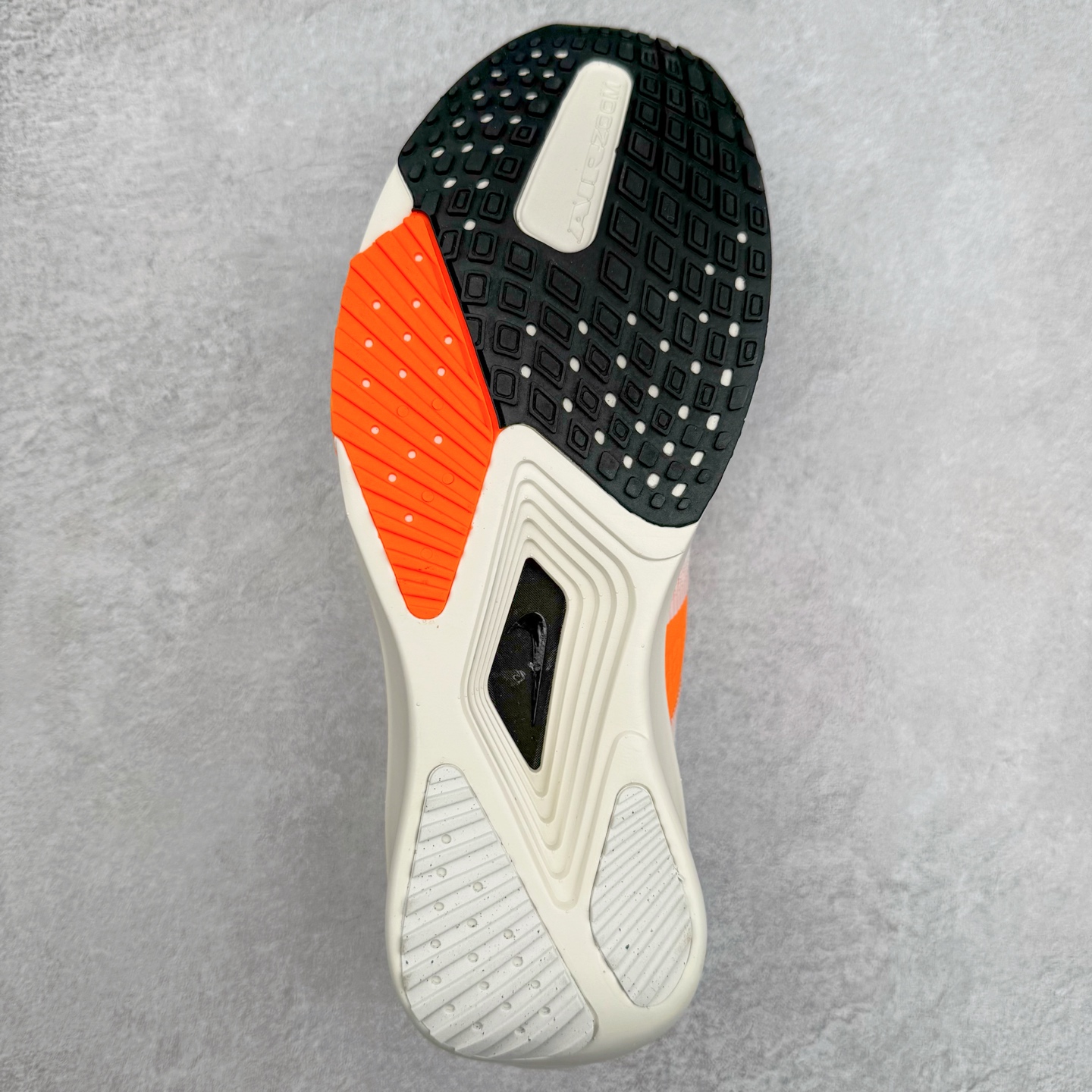 图片[9]-NK AIR Zoom RIVALFLY FK4代系列轻量飞织低帮休闲运动慢跑鞋 整体设计采用流线型的轻质工程网眼材质构成鞋面 并与其他 Running 旗舰鞋款同样搭载全脚掌 ZoomX 缓冲中底 搭配 Pebax 物料与橡胶外底 ZoomX StreakFly 首发配色以Prototype呈现 其灵感是来自开发期间的磨损测试 透过编号的标记与内侧的预期跑步距离突出研发过程 货号：FV6040-101 尺码：36 36.5 37.5 38 38.5 39 40 40.5 41 42 42.5 43 44 44.5 45-选品中心