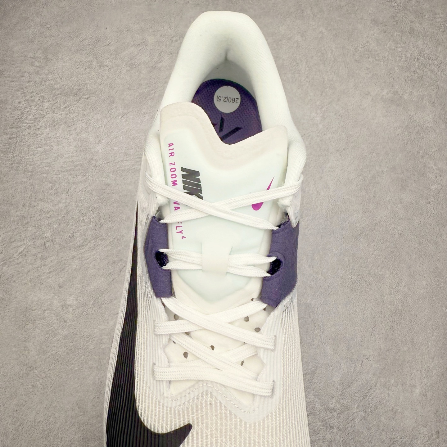 图片[5]-NK AIR Zoom RIVALFLY FK4代系列轻量飞织低帮休闲运动慢跑鞋 整体设计采用流线型的轻质工程网眼材质构成鞋面 并与其他 Running 旗舰鞋款同样搭载全脚掌 ZoomX 缓冲中底 搭配 Pebax 物料与橡胶外底 ZoomX StreakFly 首发配色以Prototype呈现 其灵感是来自开发期间的磨损测试 透过编号的标记与内侧的预期跑步距离突出研发过程 货号：FV6040-100 尺码：36 36.5 37.5 38 38.5 39 40 40.5 41 42 42.5 43 44 44.5 45-选品中心