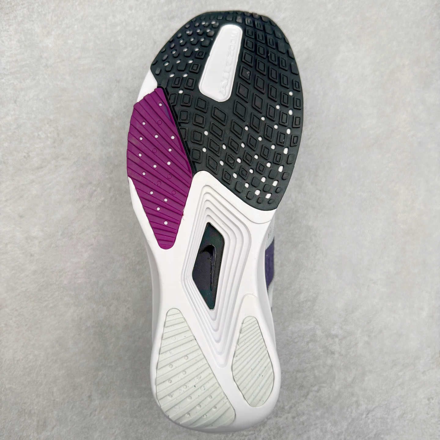 图片[9]-NK AIR Zoom RIVALFLY FK4代系列轻量飞织低帮休闲运动慢跑鞋 整体设计采用流线型的轻质工程网眼材质构成鞋面 并与其他 Running 旗舰鞋款同样搭载全脚掌 ZoomX 缓冲中底 搭配 Pebax 物料与橡胶外底 ZoomX StreakFly 首发配色以Prototype呈现 其灵感是来自开发期间的磨损测试 透过编号的标记与内侧的预期跑步距离突出研发过程 货号：FV6040-100 尺码：36 36.5 37.5 38 38.5 39 40 40.5 41 42 42.5 43 44 44.5 45-选品中心