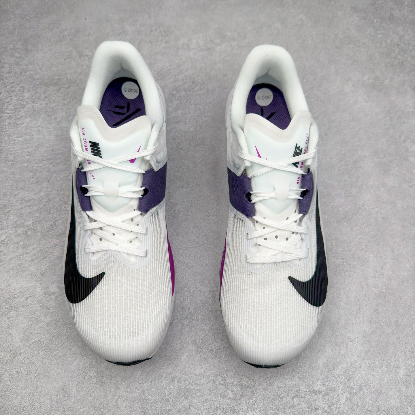 图片[2]-NK AIR Zoom RIVALFLY FK4代系列轻量飞织低帮休闲运动慢跑鞋 整体设计采用流线型的轻质工程网眼材质构成鞋面 并与其他 Running 旗舰鞋款同样搭载全脚掌 ZoomX 缓冲中底 搭配 Pebax 物料与橡胶外底 ZoomX StreakFly 首发配色以Prototype呈现 其灵感是来自开发期间的磨损测试 透过编号的标记与内侧的预期跑步距离突出研发过程 货号：FV6040-100 尺码：36 36.5 37.5 38 38.5 39 40 40.5 41 42 42.5 43 44 44.5 45-选品中心