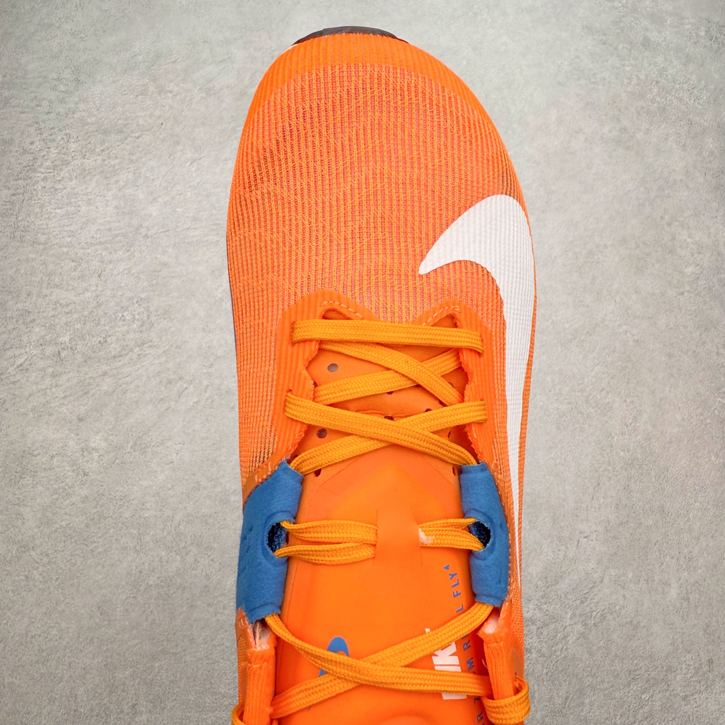 图片[4]-NK AIR Zoom RIVALFLY FK4代系列轻量飞织低帮休闲运动慢跑鞋 整体设计采用流线型的轻质工程网眼材质构成鞋面 并与其他 Running 旗舰鞋款同样搭载全脚掌 ZoomX 缓冲中底 搭配 Pebax 物料与橡胶外底 ZoomX StreakFly 首发配色以Prototype呈现 其灵感是来自开发期间的磨损测试 透过编号的标记与内侧的预期跑步距离突出研发过程 货号：FV6040-800 尺码：36 36.5 37.5 38 38.5 39 40 40.5 41 42 42.5 43 44 44.5 45-选品中心