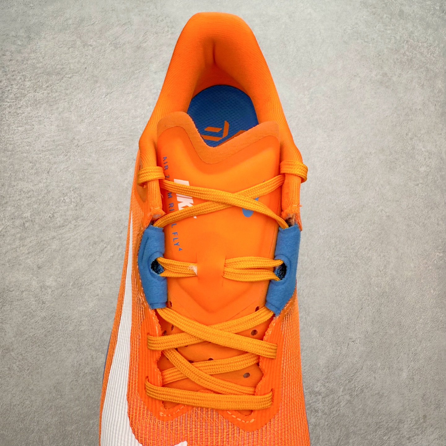 图片[5]-NK AIR Zoom RIVALFLY FK4代系列轻量飞织低帮休闲运动慢跑鞋 整体设计采用流线型的轻质工程网眼材质构成鞋面 并与其他 Running 旗舰鞋款同样搭载全脚掌 ZoomX 缓冲中底 搭配 Pebax 物料与橡胶外底 ZoomX StreakFly 首发配色以Prototype呈现 其灵感是来自开发期间的磨损测试 透过编号的标记与内侧的预期跑步距离突出研发过程 货号：FV6040-800 尺码：36 36.5 37.5 38 38.5 39 40 40.5 41 42 42.5 43 44 44.5 45-选品中心