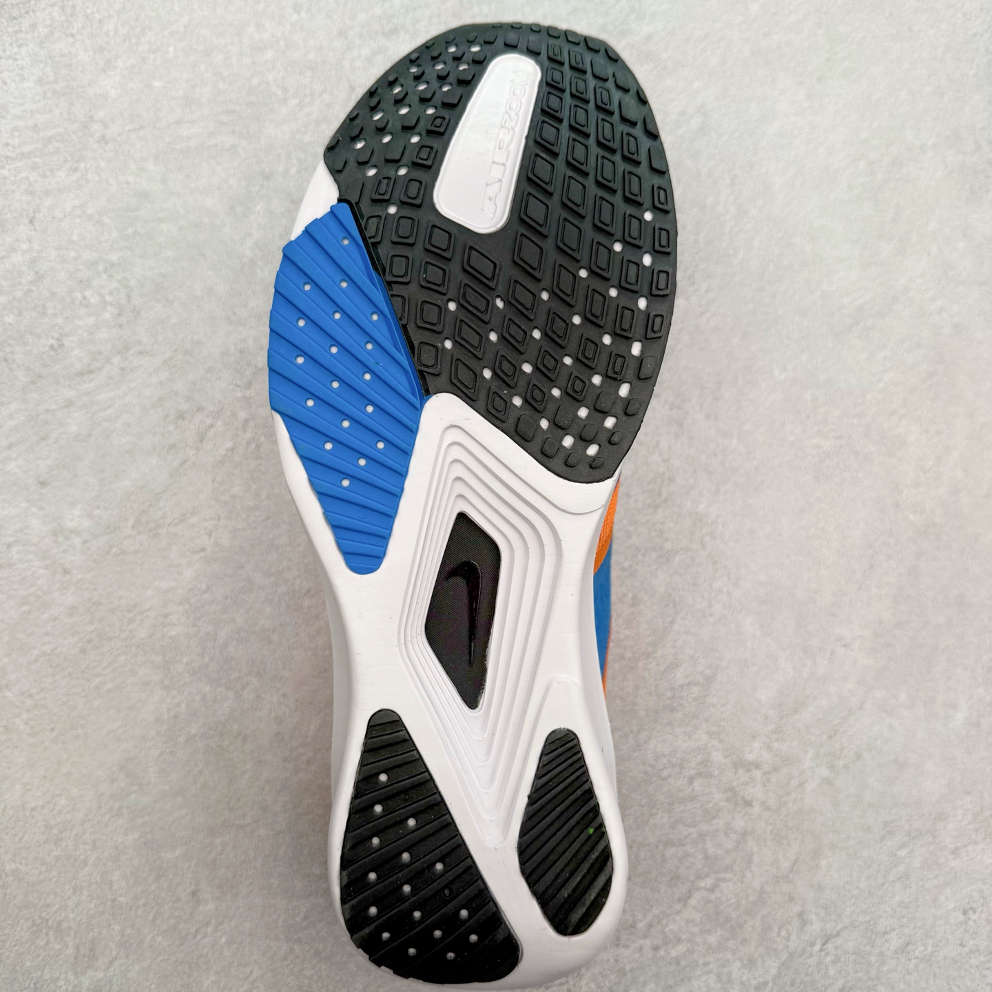 图片[9]-NK AIR Zoom RIVALFLY FK4代系列轻量飞织低帮休闲运动慢跑鞋 整体设计采用流线型的轻质工程网眼材质构成鞋面 并与其他 Running 旗舰鞋款同样搭载全脚掌 ZoomX 缓冲中底 搭配 Pebax 物料与橡胶外底 ZoomX StreakFly 首发配色以Prototype呈现 其灵感是来自开发期间的磨损测试 透过编号的标记与内侧的预期跑步距离突出研发过程 货号：FV6040-800 尺码：36 36.5 37.5 38 38.5 39 40 40.5 41 42 42.5 43 44 44.5 45-选品中心