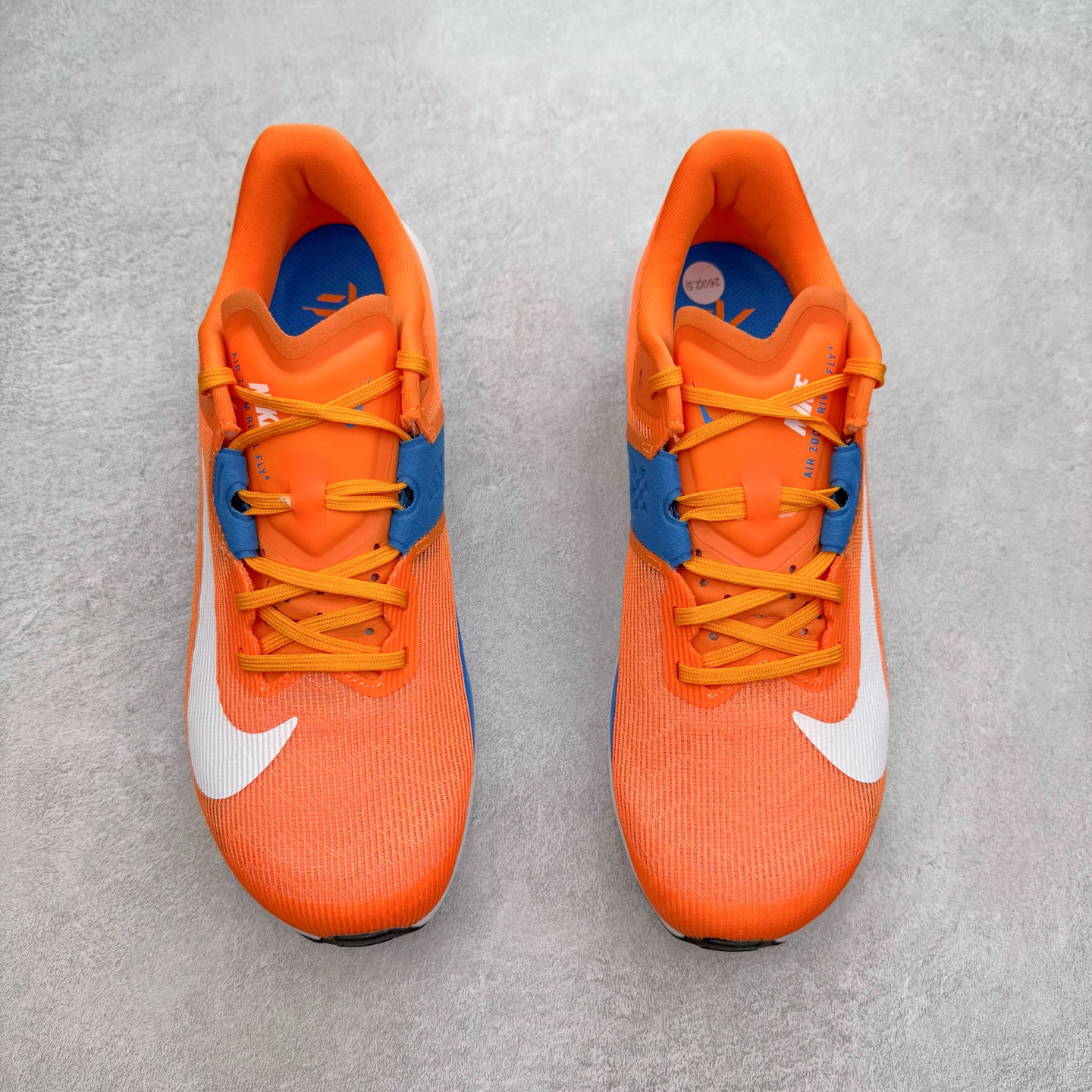 图片[2]-NK AIR Zoom RIVALFLY FK4代系列轻量飞织低帮休闲运动慢跑鞋 整体设计采用流线型的轻质工程网眼材质构成鞋面 并与其他 Running 旗舰鞋款同样搭载全脚掌 ZoomX 缓冲中底 搭配 Pebax 物料与橡胶外底 ZoomX StreakFly 首发配色以Prototype呈现 其灵感是来自开发期间的磨损测试 透过编号的标记与内侧的预期跑步距离突出研发过程 货号：FV6040-800 尺码：36 36.5 37.5 38 38.5 39 40 40.5 41 42 42.5 43 44 44.5 45-选品中心