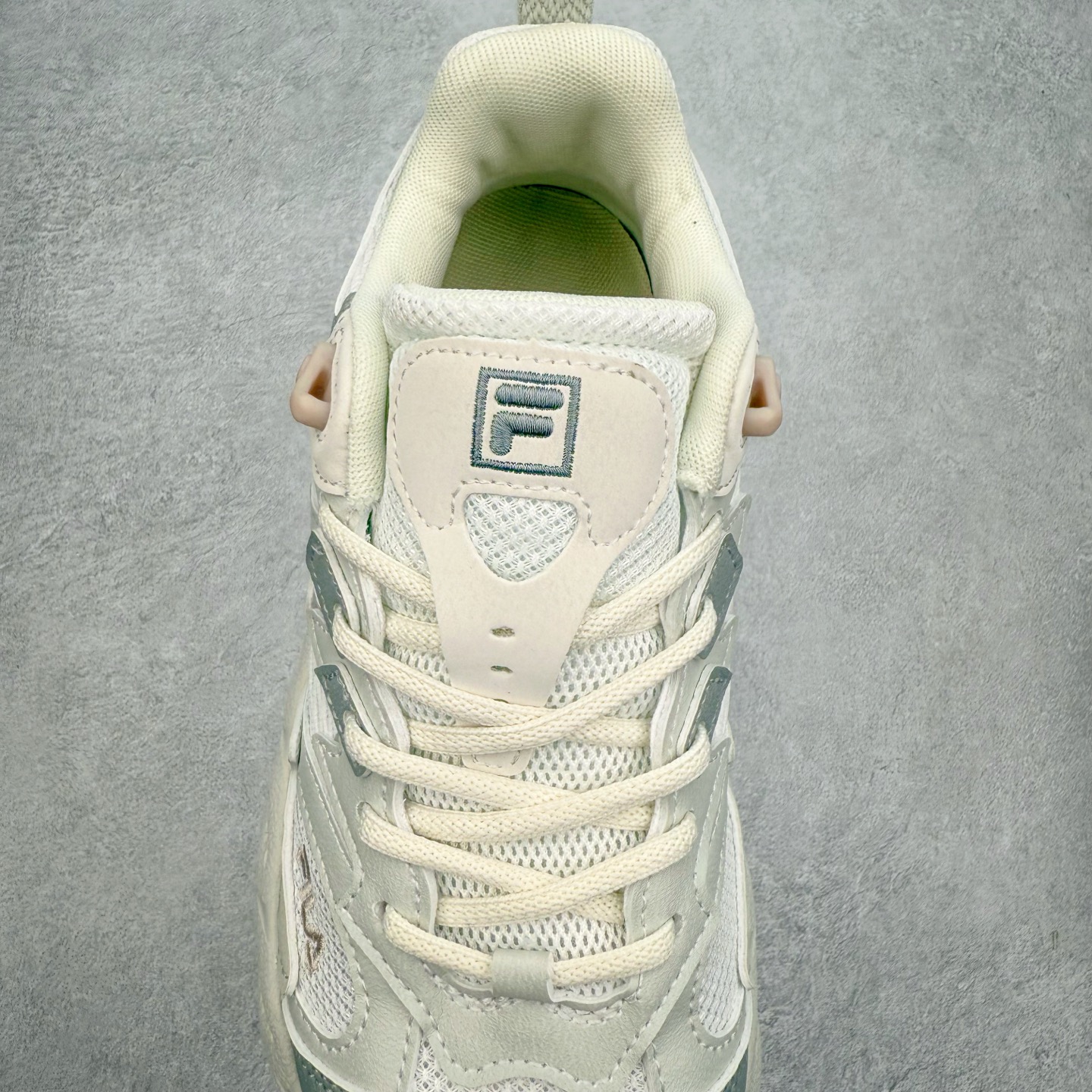 图片[5]-＃DT FILA Fern2 SO 斐乐摩登系列蕨草鞋运动潮流个性舒适柔软设计感 减震耐磨低帮生活休闲鞋 FUSION 系列传承了 FILA 的百年基因，融入年轻运动及潮流文化，成为引领变革、创新突破的一代。以“1+N” 的跨界合作模式重现经典的同时创造经典。带来最出其不意的跨界合作惊喜。同时，FILAFUSION把FILA 的 DNA 融入到定制体验里，你可以随心制造厲于你的产品。FILA FUSION 的鞋家族涵盖了老爹鞋、跑步鞋、网球鞋、季节款。风格复古新潮，满足了时尚人士出行及各类运动的搭配需求，成为当下年轻人筷拥的鞋类品牌之一。FILA FUSION 走进年轻人的世界，通过年轻人运动，街舞，滑板，篮球，展现 FILA FUSION 的潮流态度和年轻文化。FILA FUSION 认为末来属于引领变革、创新突破的年轻一代，让我们一起构成 FILA 未来的蓝图吧！尺码：35.5 36 36.5 37.5 38 38.5 39 40 40.5 41 42 42.5 43 44 44.5 45-选品中心