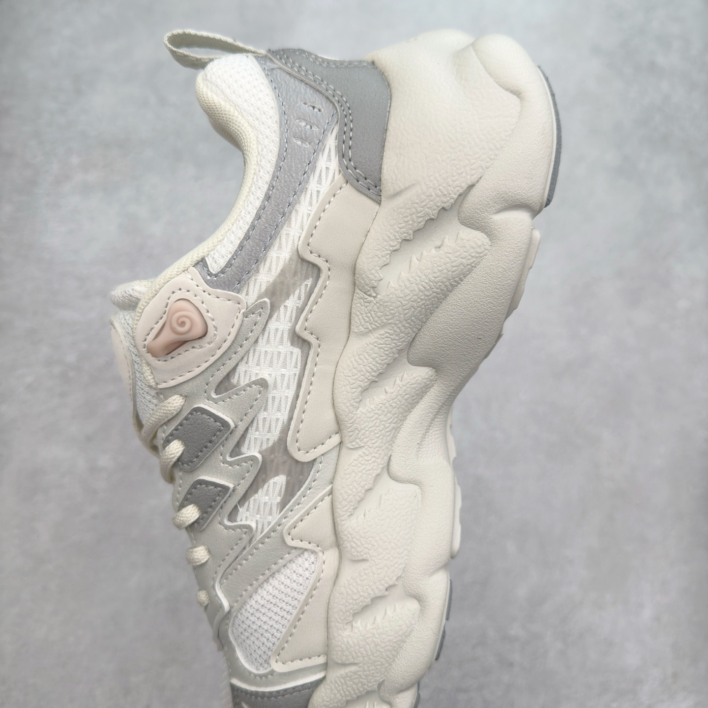 图片[7]-＃DT FILA Fern2 SO 斐乐摩登系列蕨草鞋运动潮流个性舒适柔软设计感 减震耐磨低帮生活休闲鞋 FUSION 系列传承了 FILA 的百年基因，融入年轻运动及潮流文化，成为引领变革、创新突破的一代。以“1+N” 的跨界合作模式重现经典的同时创造经典。带来最出其不意的跨界合作惊喜。同时，FILAFUSION把FILA 的 DNA 融入到定制体验里，你可以随心制造厲于你的产品。FILA FUSION 的鞋家族涵盖了老爹鞋、跑步鞋、网球鞋、季节款。风格复古新潮，满足了时尚人士出行及各类运动的搭配需求，成为当下年轻人筷拥的鞋类品牌之一。FILA FUSION 走进年轻人的世界，通过年轻人运动，街舞，滑板，篮球，展现 FILA FUSION 的潮流态度和年轻文化。FILA FUSION 认为末来属于引领变革、创新突破的年轻一代，让我们一起构成 FILA 未来的蓝图吧！尺码：35.5 36 36.5 37.5 38 38.5 39 40 40.5 41 42 42.5 43 44 44.5 45-选品中心