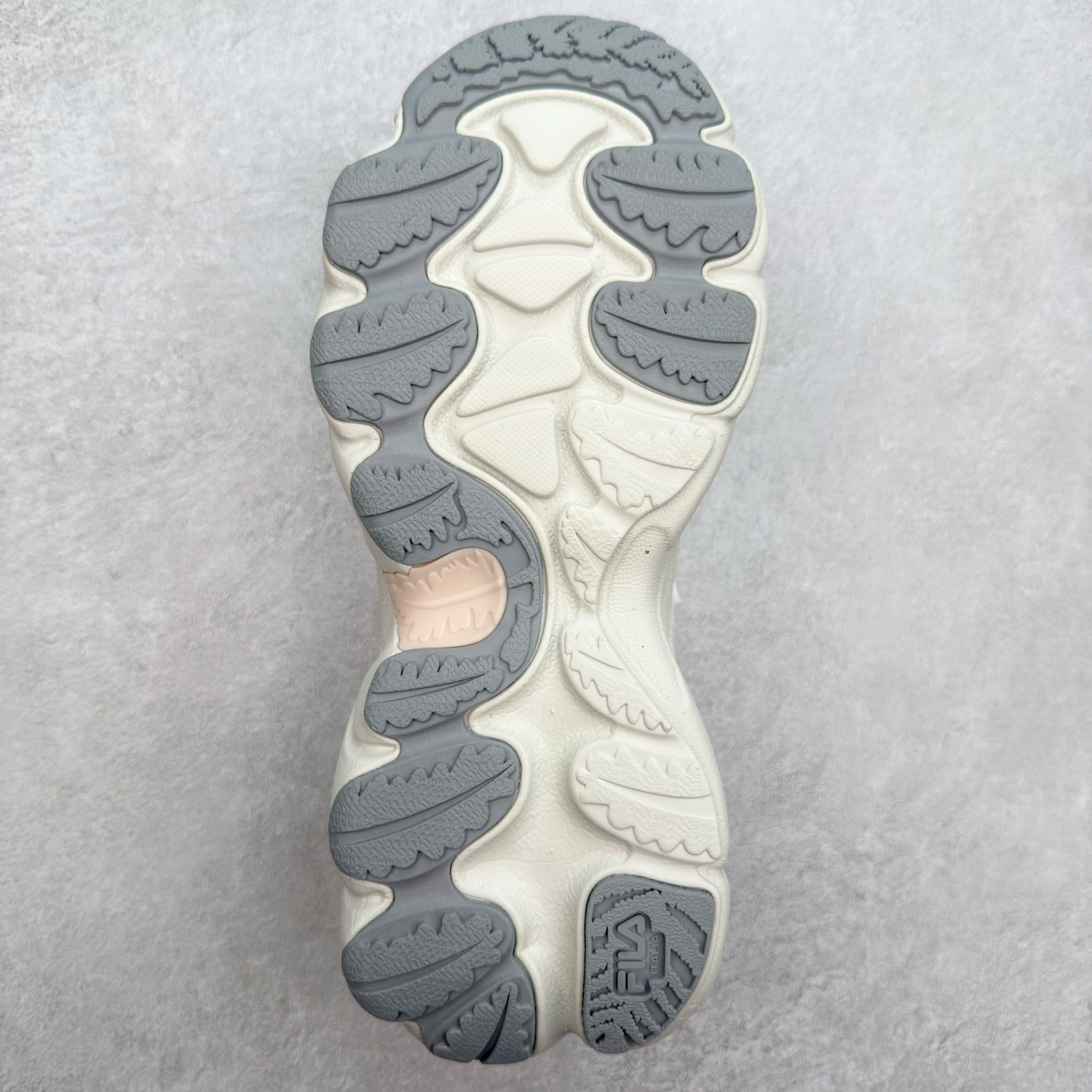 图片[9]-＃DT FILA Fern2 SO 斐乐摩登系列蕨草鞋运动潮流个性舒适柔软设计感 减震耐磨低帮生活休闲鞋 FUSION 系列传承了 FILA 的百年基因，融入年轻运动及潮流文化，成为引领变革、创新突破的一代。以“1+N” 的跨界合作模式重现经典的同时创造经典。带来最出其不意的跨界合作惊喜。同时，FILAFUSION把FILA 的 DNA 融入到定制体验里，你可以随心制造厲于你的产品。FILA FUSION 的鞋家族涵盖了老爹鞋、跑步鞋、网球鞋、季节款。风格复古新潮，满足了时尚人士出行及各类运动的搭配需求，成为当下年轻人筷拥的鞋类品牌之一。FILA FUSION 走进年轻人的世界，通过年轻人运动，街舞，滑板，篮球，展现 FILA FUSION 的潮流态度和年轻文化。FILA FUSION 认为末来属于引领变革、创新突破的年轻一代，让我们一起构成 FILA 未来的蓝图吧！尺码：35.5 36 36.5 37.5 38 38.5 39 40 40.5 41 42 42.5 43 44 44.5 45-选品中心