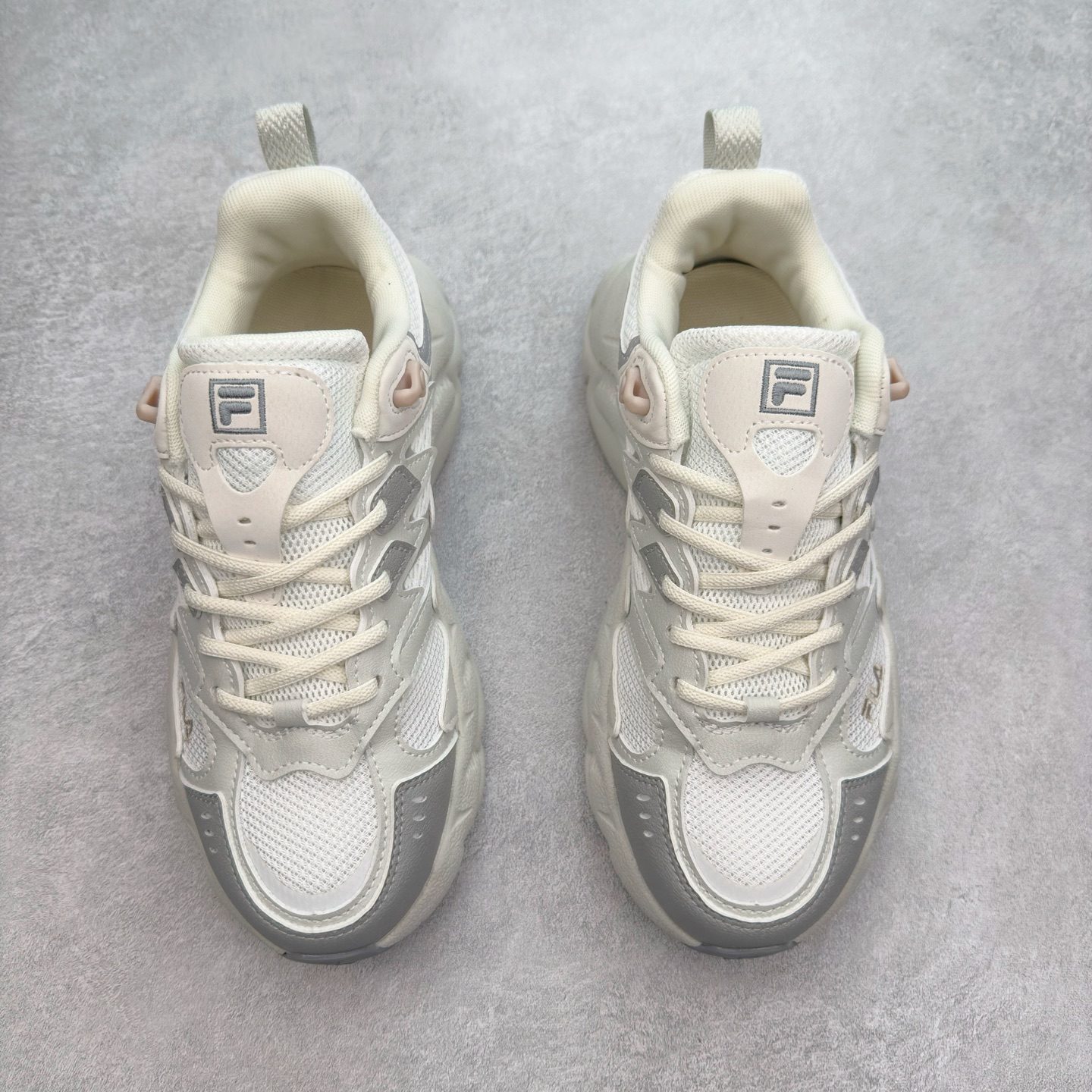 图片[2]-＃DT FILA Fern2 SO 斐乐摩登系列蕨草鞋运动潮流个性舒适柔软设计感 减震耐磨低帮生活休闲鞋 FUSION 系列传承了 FILA 的百年基因，融入年轻运动及潮流文化，成为引领变革、创新突破的一代。以“1+N” 的跨界合作模式重现经典的同时创造经典。带来最出其不意的跨界合作惊喜。同时，FILAFUSION把FILA 的 DNA 融入到定制体验里，你可以随心制造厲于你的产品。FILA FUSION 的鞋家族涵盖了老爹鞋、跑步鞋、网球鞋、季节款。风格复古新潮，满足了时尚人士出行及各类运动的搭配需求，成为当下年轻人筷拥的鞋类品牌之一。FILA FUSION 走进年轻人的世界，通过年轻人运动，街舞，滑板，篮球，展现 FILA FUSION 的潮流态度和年轻文化。FILA FUSION 认为末来属于引领变革、创新突破的年轻一代，让我们一起构成 FILA 未来的蓝图吧！尺码：35.5 36 36.5 37.5 38 38.5 39 40 40.5 41 42 42.5 43 44 44.5 45-选品中心