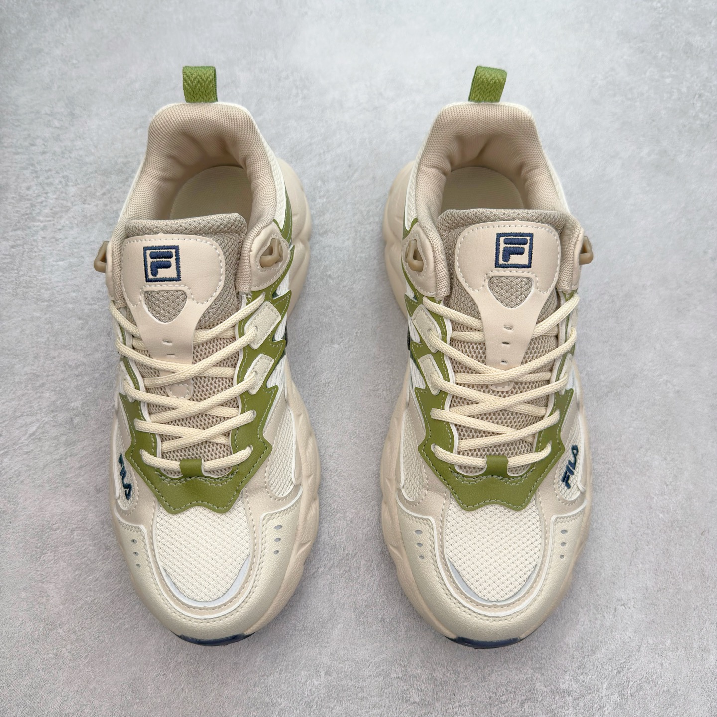 图片[2]-＃DT FILA Fern2 SO 斐乐摩登系列蕨草鞋运动潮流个性舒适柔软设计感 减震耐磨低帮生活休闲鞋 FUSION 系列传承了 FILA 的百年基因，融入年轻运动及潮流文化，成为引领变革、创新突破的一代。以“1+N” 的跨界合作模式重现经典的同时创造经典。带来最出其不意的跨界合作惊喜。同时，FILAFUSION把FILA 的 DNA 融入到定制体验里，你可以随心制造厲于你的产品。FILA FUSION 的鞋家族涵盖了老爹鞋、跑步鞋、网球鞋、季节款。风格复古新潮，满足了时尚人士出行及各类运动的搭配需求，成为当下年轻人筷拥的鞋类品牌之一。FILA FUSION 走进年轻人的世界，通过年轻人运动，街舞，滑板，篮球，展现 FILA FUSION 的潮流态度和年轻文化。FILA FUSION 认为末来属于引领变革、创新突破的年轻一代，让我们一起构成 FILA 未来的蓝图吧！尺码：35.5 36 36.5 37.5 38 38.5 39 40 40.5 41 42 42.5 43 44 44.5 45-选品中心