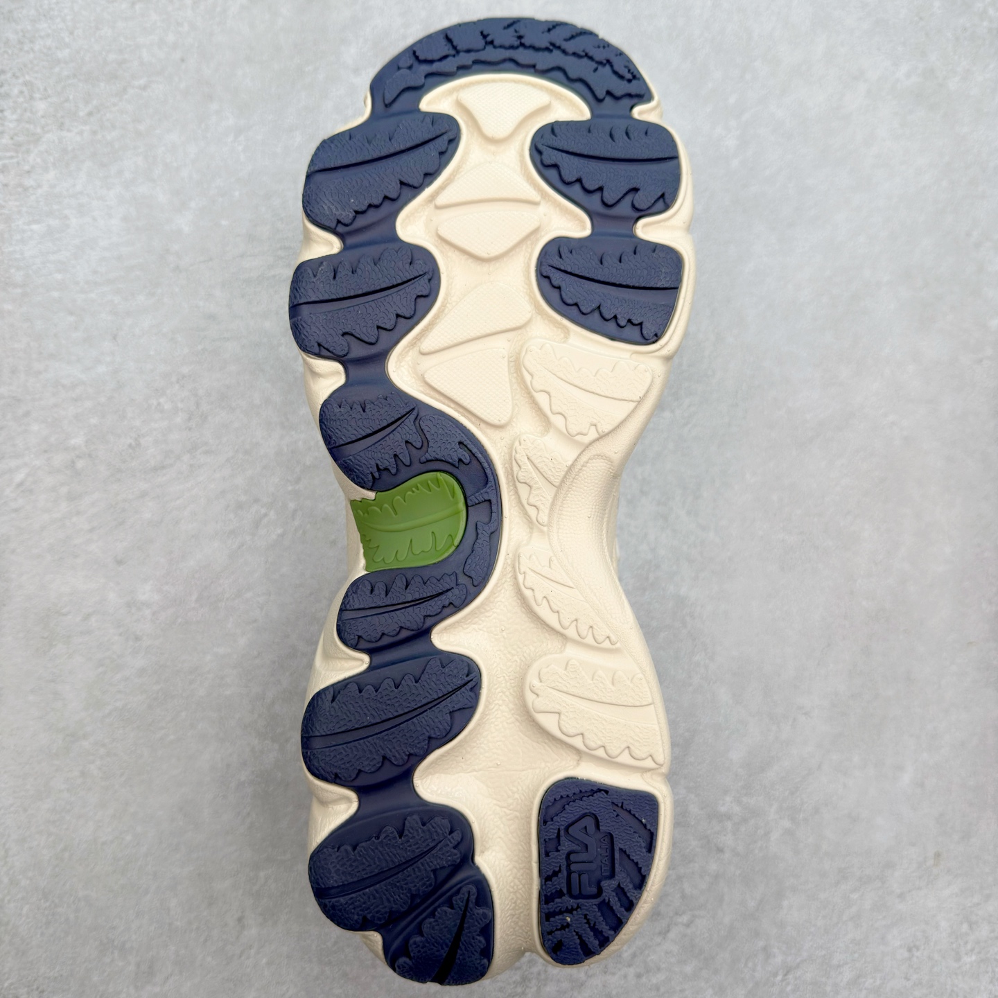 图片[9]-＃DT FILA Fern2 SO 斐乐摩登系列蕨草鞋运动潮流个性舒适柔软设计感 减震耐磨低帮生活休闲鞋 FUSION 系列传承了 FILA 的百年基因，融入年轻运动及潮流文化，成为引领变革、创新突破的一代。以“1+N” 的跨界合作模式重现经典的同时创造经典。带来最出其不意的跨界合作惊喜。同时，FILAFUSION把FILA 的 DNA 融入到定制体验里，你可以随心制造厲于你的产品。FILA FUSION 的鞋家族涵盖了老爹鞋、跑步鞋、网球鞋、季节款。风格复古新潮，满足了时尚人士出行及各类运动的搭配需求，成为当下年轻人筷拥的鞋类品牌之一。FILA FUSION 走进年轻人的世界，通过年轻人运动，街舞，滑板，篮球，展现 FILA FUSION 的潮流态度和年轻文化。FILA FUSION 认为末来属于引领变革、创新突破的年轻一代，让我们一起构成 FILA 未来的蓝图吧！尺码：35.5 36 36.5 37.5 38 38.5 39 40 40.5 41 42 42.5 43 44 44.5 45-选品中心