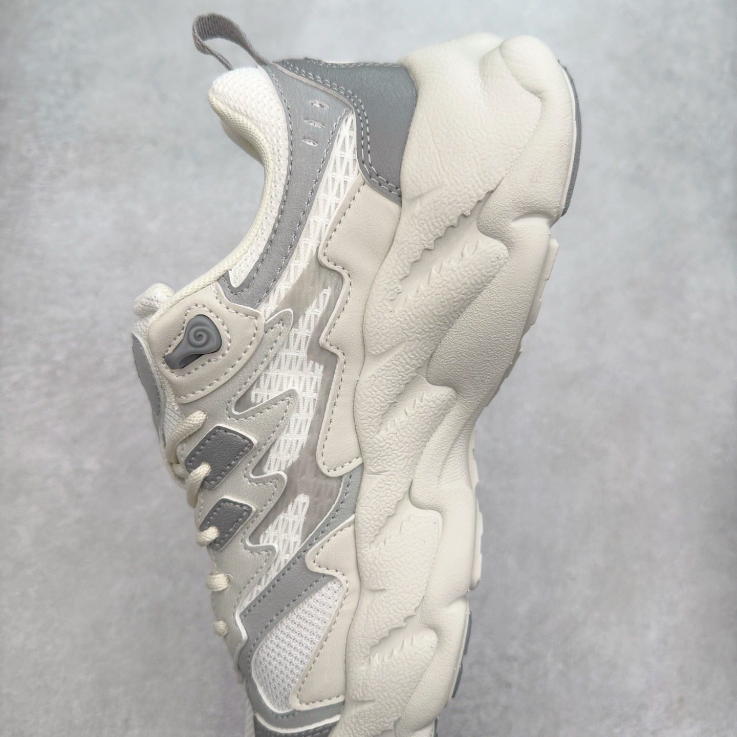 图片[7]-＃DT FILA Fern2 SO 斐乐摩登系列蕨草鞋运动潮流个性舒适柔软设计感 减震耐磨低帮生活休闲鞋 FUSION 系列传承了 FILA 的百年基因，融入年轻运动及潮流文化，成为引领变革、创新突破的一代。以“1+N” 的跨界合作模式重现经典的同时创造经典。带来最出其不意的跨界合作惊喜。同时，FILAFUSION把FILA 的 DNA 融入到定制体验里，你可以随心制造厲于你的产品。FILA FUSION 的鞋家族涵盖了老爹鞋、跑步鞋、网球鞋、季节款。风格复古新潮，满足了时尚人士出行及各类运动的搭配需求，成为当下年轻人筷拥的鞋类品牌之一。FILA FUSION 走进年轻人的世界，通过年轻人运动，街舞，滑板，篮球，展现 FILA FUSION 的潮流态度和年轻文化。FILA FUSION 认为末来属于引领变革、创新突破的年轻一代，让我们一起构成 FILA 未来的蓝图吧！尺码：35.5 36 36.5 37.5 38 38.5 39 40 40.5 41 42 42.5 43 44 44.5 45-选品中心