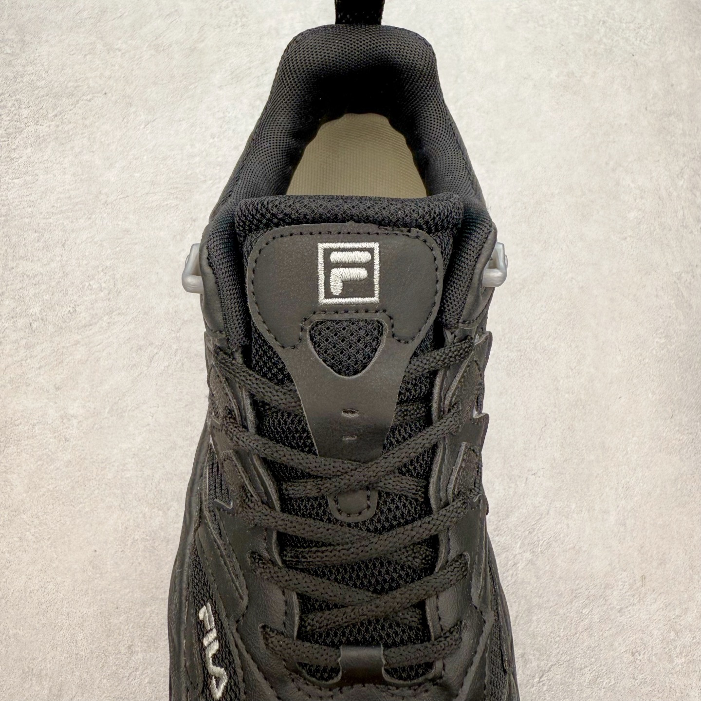 图片[5]-＃DT FILA Fern2 SO 斐乐摩登系列蕨草鞋运动潮流个性舒适柔软设计感 减震耐磨低帮生活休闲鞋 FUSION 系列传承了 FILA 的百年基因，融入年轻运动及潮流文化，成为引领变革、创新突破的一代。以“1+N” 的跨界合作模式重现经典的同时创造经典。带来最出其不意的跨界合作惊喜。同时，FILAFUSION把FILA 的 DNA 融入到定制体验里，你可以随心制造厲于你的产品。FILA FUSION 的鞋家族涵盖了老爹鞋、跑步鞋、网球鞋、季节款。风格复古新潮，满足了时尚人士出行及各类运动的搭配需求，成为当下年轻人筷拥的鞋类品牌之一。FILA FUSION 走进年轻人的世界，通过年轻人运动，街舞，滑板，篮球，展现 FILA FUSION 的潮流态度和年轻文化。FILA FUSION 认为末来属于引领变革、创新突破的年轻一代，让我们一起构成 FILA 未来的蓝图吧！尺码：35.5 36 36.5 37.5 38 38.5 39 40 40.5 41 42 42.5 43 44 44.5 45-选品中心