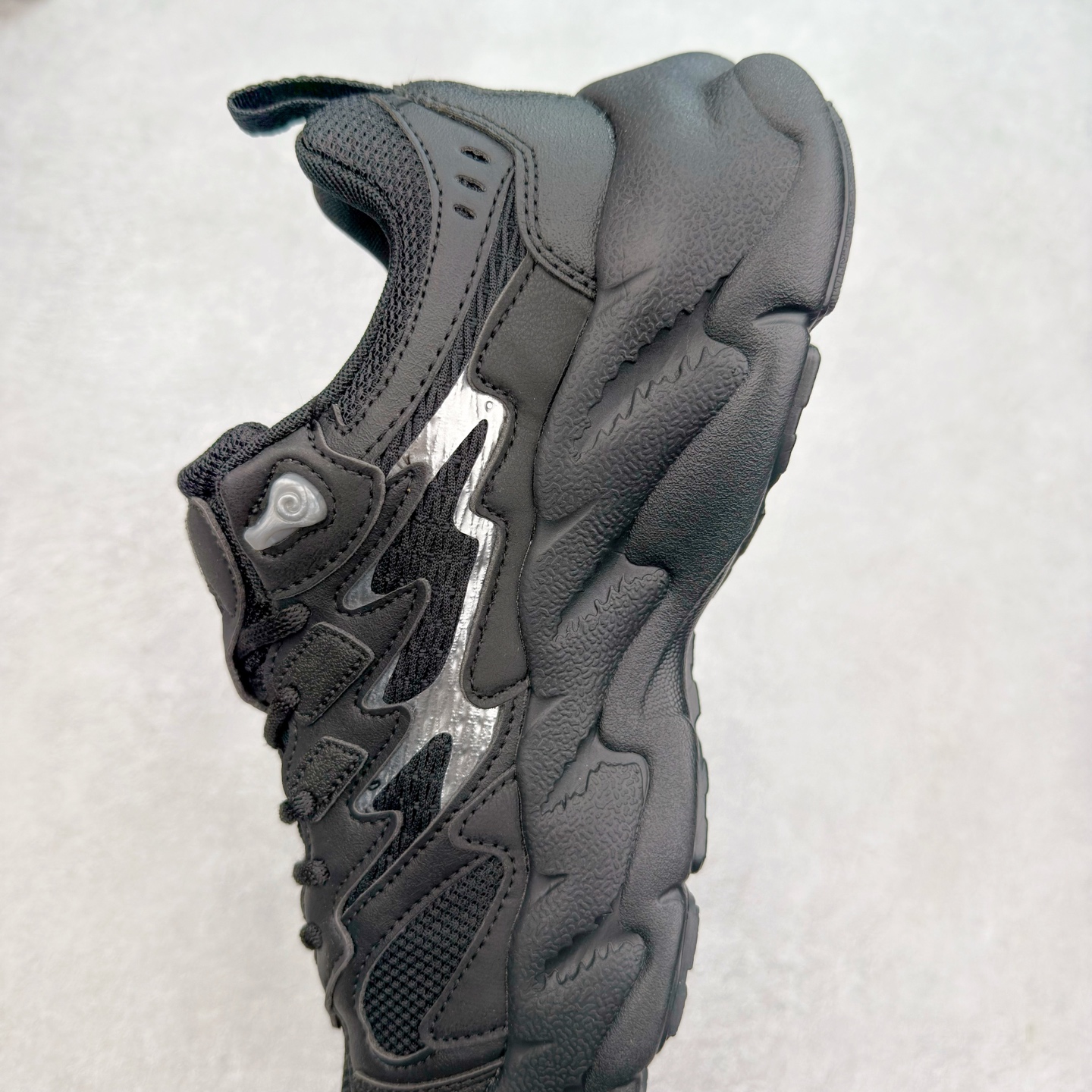 图片[7]-＃DT FILA Fern2 SO 斐乐摩登系列蕨草鞋运动潮流个性舒适柔软设计感 减震耐磨低帮生活休闲鞋 FUSION 系列传承了 FILA 的百年基因，融入年轻运动及潮流文化，成为引领变革、创新突破的一代。以“1+N” 的跨界合作模式重现经典的同时创造经典。带来最出其不意的跨界合作惊喜。同时，FILAFUSION把FILA 的 DNA 融入到定制体验里，你可以随心制造厲于你的产品。FILA FUSION 的鞋家族涵盖了老爹鞋、跑步鞋、网球鞋、季节款。风格复古新潮，满足了时尚人士出行及各类运动的搭配需求，成为当下年轻人筷拥的鞋类品牌之一。FILA FUSION 走进年轻人的世界，通过年轻人运动，街舞，滑板，篮球，展现 FILA FUSION 的潮流态度和年轻文化。FILA FUSION 认为末来属于引领变革、创新突破的年轻一代，让我们一起构成 FILA 未来的蓝图吧！尺码：35.5 36 36.5 37.5 38 38.5 39 40 40.5 41 42 42.5 43 44 44.5 45-选品中心