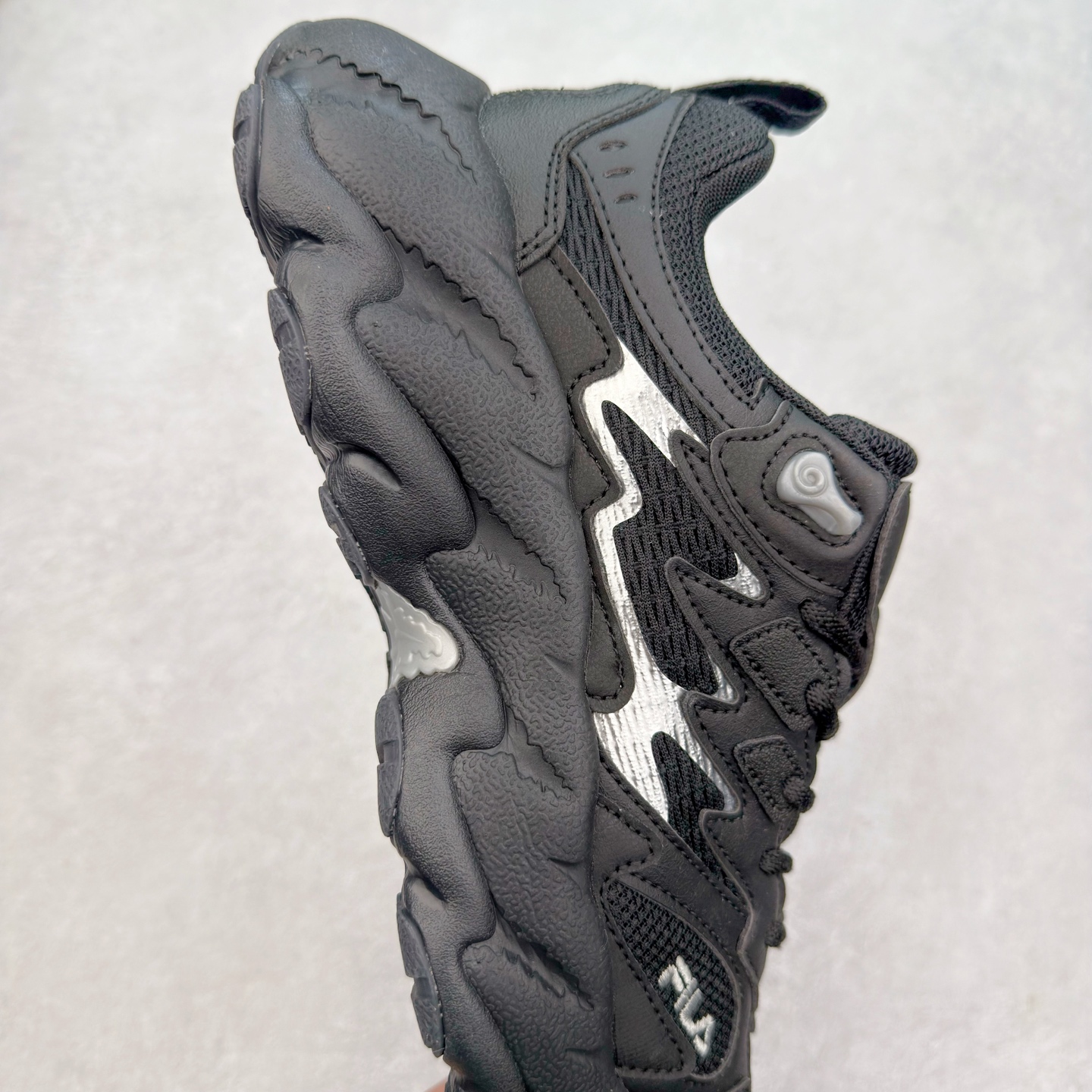 图片[6]-＃DT FILA Fern2 SO 斐乐摩登系列蕨草鞋运动潮流个性舒适柔软设计感 减震耐磨低帮生活休闲鞋 FUSION 系列传承了 FILA 的百年基因，融入年轻运动及潮流文化，成为引领变革、创新突破的一代。以“1+N” 的跨界合作模式重现经典的同时创造经典。带来最出其不意的跨界合作惊喜。同时，FILAFUSION把FILA 的 DNA 融入到定制体验里，你可以随心制造厲于你的产品。FILA FUSION 的鞋家族涵盖了老爹鞋、跑步鞋、网球鞋、季节款。风格复古新潮，满足了时尚人士出行及各类运动的搭配需求，成为当下年轻人筷拥的鞋类品牌之一。FILA FUSION 走进年轻人的世界，通过年轻人运动，街舞，滑板，篮球，展现 FILA FUSION 的潮流态度和年轻文化。FILA FUSION 认为末来属于引领变革、创新突破的年轻一代，让我们一起构成 FILA 未来的蓝图吧！尺码：35.5 36 36.5 37.5 38 38.5 39 40 40.5 41 42 42.5 43 44 44.5 45-选品中心