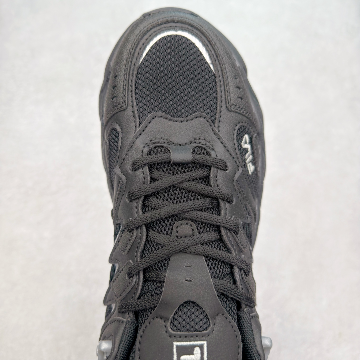 图片[4]-＃DT FILA Fern2 SO 斐乐摩登系列蕨草鞋运动潮流个性舒适柔软设计感 减震耐磨低帮生活休闲鞋 FUSION 系列传承了 FILA 的百年基因，融入年轻运动及潮流文化，成为引领变革、创新突破的一代。以“1+N” 的跨界合作模式重现经典的同时创造经典。带来最出其不意的跨界合作惊喜。同时，FILAFUSION把FILA 的 DNA 融入到定制体验里，你可以随心制造厲于你的产品。FILA FUSION 的鞋家族涵盖了老爹鞋、跑步鞋、网球鞋、季节款。风格复古新潮，满足了时尚人士出行及各类运动的搭配需求，成为当下年轻人筷拥的鞋类品牌之一。FILA FUSION 走进年轻人的世界，通过年轻人运动，街舞，滑板，篮球，展现 FILA FUSION 的潮流态度和年轻文化。FILA FUSION 认为末来属于引领变革、创新突破的年轻一代，让我们一起构成 FILA 未来的蓝图吧！尺码：35.5 36 36.5 37.5 38 38.5 39 40 40.5 41 42 42.5 43 44 44.5 45-选品中心