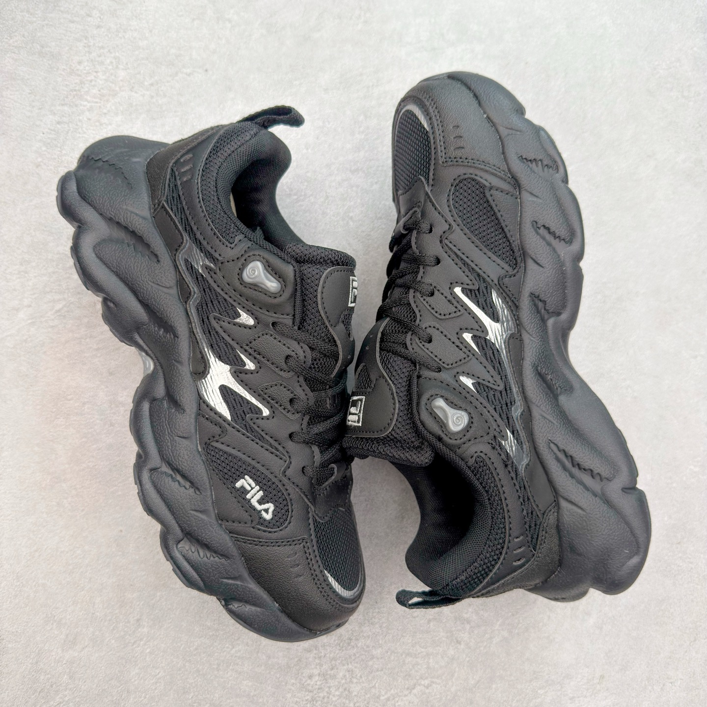 图片[3]-＃DT FILA Fern2 SO 斐乐摩登系列蕨草鞋运动潮流个性舒适柔软设计感 减震耐磨低帮生活休闲鞋 FUSION 系列传承了 FILA 的百年基因，融入年轻运动及潮流文化，成为引领变革、创新突破的一代。以“1+N” 的跨界合作模式重现经典的同时创造经典。带来最出其不意的跨界合作惊喜。同时，FILAFUSION把FILA 的 DNA 融入到定制体验里，你可以随心制造厲于你的产品。FILA FUSION 的鞋家族涵盖了老爹鞋、跑步鞋、网球鞋、季节款。风格复古新潮，满足了时尚人士出行及各类运动的搭配需求，成为当下年轻人筷拥的鞋类品牌之一。FILA FUSION 走进年轻人的世界，通过年轻人运动，街舞，滑板，篮球，展现 FILA FUSION 的潮流态度和年轻文化。FILA FUSION 认为末来属于引领变革、创新突破的年轻一代，让我们一起构成 FILA 未来的蓝图吧！尺码：35.5 36 36.5 37.5 38 38.5 39 40 40.5 41 42 42.5 43 44 44.5 45-选品中心