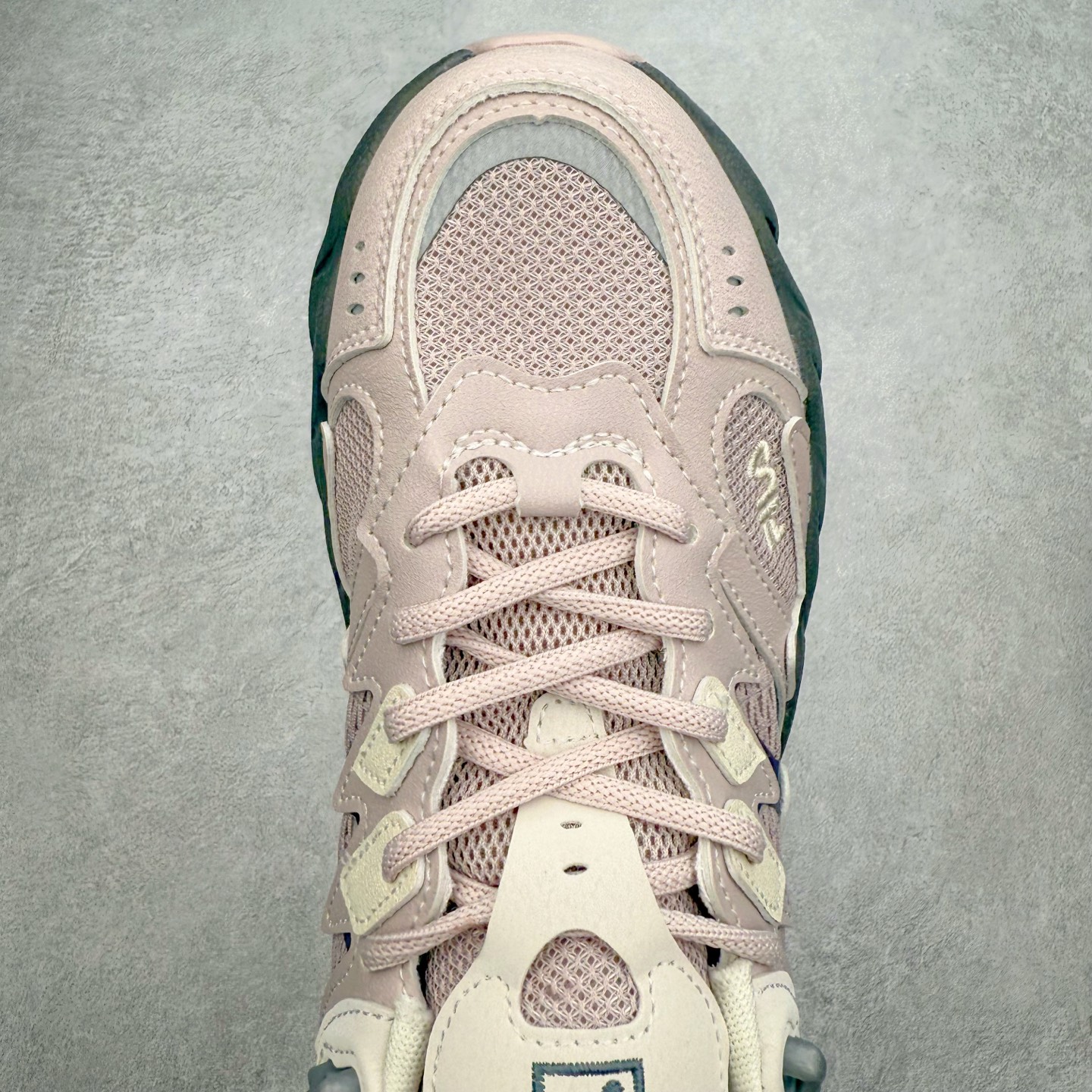 图片[4]-＃DT FILA Fern2 SO 斐乐摩登系列蕨草鞋运动潮流个性舒适柔软设计感 减震耐磨低帮生活休闲鞋 FUSION 系列传承了 FILA 的百年基因，融入年轻运动及潮流文化，成为引领变革、创新突破的一代。以“1+N” 的跨界合作模式重现经典的同时创造经典。带来最出其不意的跨界合作惊喜。同时，FILAFUSION把FILA 的 DNA 融入到定制体验里，你可以随心制造厲于你的产品。FILA FUSION 的鞋家族涵盖了老爹鞋、跑步鞋、网球鞋、季节款。风格复古新潮，满足了时尚人士出行及各类运动的搭配需求，成为当下年轻人筷拥的鞋类品牌之一。FILA FUSION 走进年轻人的世界，通过年轻人运动，街舞，滑板，篮球，展现 FILA FUSION 的潮流态度和年轻文化。FILA FUSION 认为末来属于引领变革、创新突破的年轻一代，让我们一起构成 FILA 未来的蓝图吧！尺码：35.5 36 36.5 37.5 38 38.5 39 40 40.5 41 42 42.5 43 44 44.5 45-选品中心