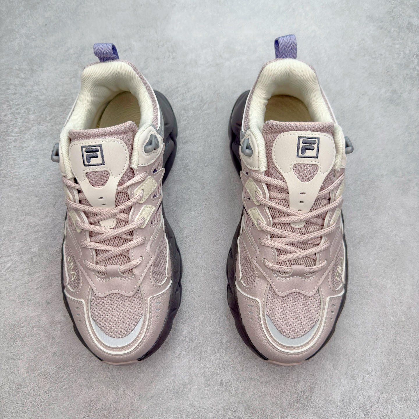 图片[2]-＃DT FILA Fern2 SO 斐乐摩登系列蕨草鞋运动潮流个性舒适柔软设计感 减震耐磨低帮生活休闲鞋 FUSION 系列传承了 FILA 的百年基因，融入年轻运动及潮流文化，成为引领变革、创新突破的一代。以“1+N” 的跨界合作模式重现经典的同时创造经典。带来最出其不意的跨界合作惊喜。同时，FILAFUSION把FILA 的 DNA 融入到定制体验里，你可以随心制造厲于你的产品。FILA FUSION 的鞋家族涵盖了老爹鞋、跑步鞋、网球鞋、季节款。风格复古新潮，满足了时尚人士出行及各类运动的搭配需求，成为当下年轻人筷拥的鞋类品牌之一。FILA FUSION 走进年轻人的世界，通过年轻人运动，街舞，滑板，篮球，展现 FILA FUSION 的潮流态度和年轻文化。FILA FUSION 认为末来属于引领变革、创新突破的年轻一代，让我们一起构成 FILA 未来的蓝图吧！尺码：35.5 36 36.5 37.5 38 38.5 39 40 40.5 41 42 42.5 43 44 44.5 45-选品中心