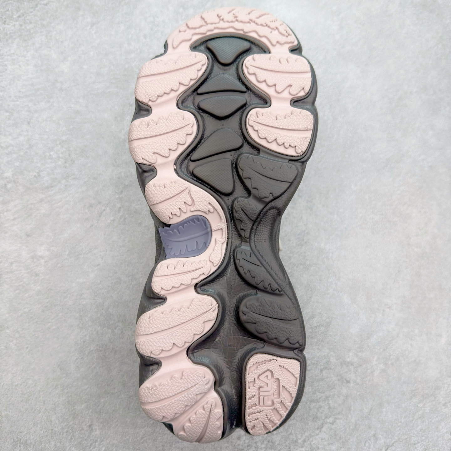 图片[9]-＃DT FILA Fern2 SO 斐乐摩登系列蕨草鞋运动潮流个性舒适柔软设计感 减震耐磨低帮生活休闲鞋 FUSION 系列传承了 FILA 的百年基因，融入年轻运动及潮流文化，成为引领变革、创新突破的一代。以“1+N” 的跨界合作模式重现经典的同时创造经典。带来最出其不意的跨界合作惊喜。同时，FILAFUSION把FILA 的 DNA 融入到定制体验里，你可以随心制造厲于你的产品。FILA FUSION 的鞋家族涵盖了老爹鞋、跑步鞋、网球鞋、季节款。风格复古新潮，满足了时尚人士出行及各类运动的搭配需求，成为当下年轻人筷拥的鞋类品牌之一。FILA FUSION 走进年轻人的世界，通过年轻人运动，街舞，滑板，篮球，展现 FILA FUSION 的潮流态度和年轻文化。FILA FUSION 认为末来属于引领变革、创新突破的年轻一代，让我们一起构成 FILA 未来的蓝图吧！尺码：35.5 36 36.5 37.5 38 38.5 39 40 40.5 41 42 42.5 43 44 44.5 45-选品中心