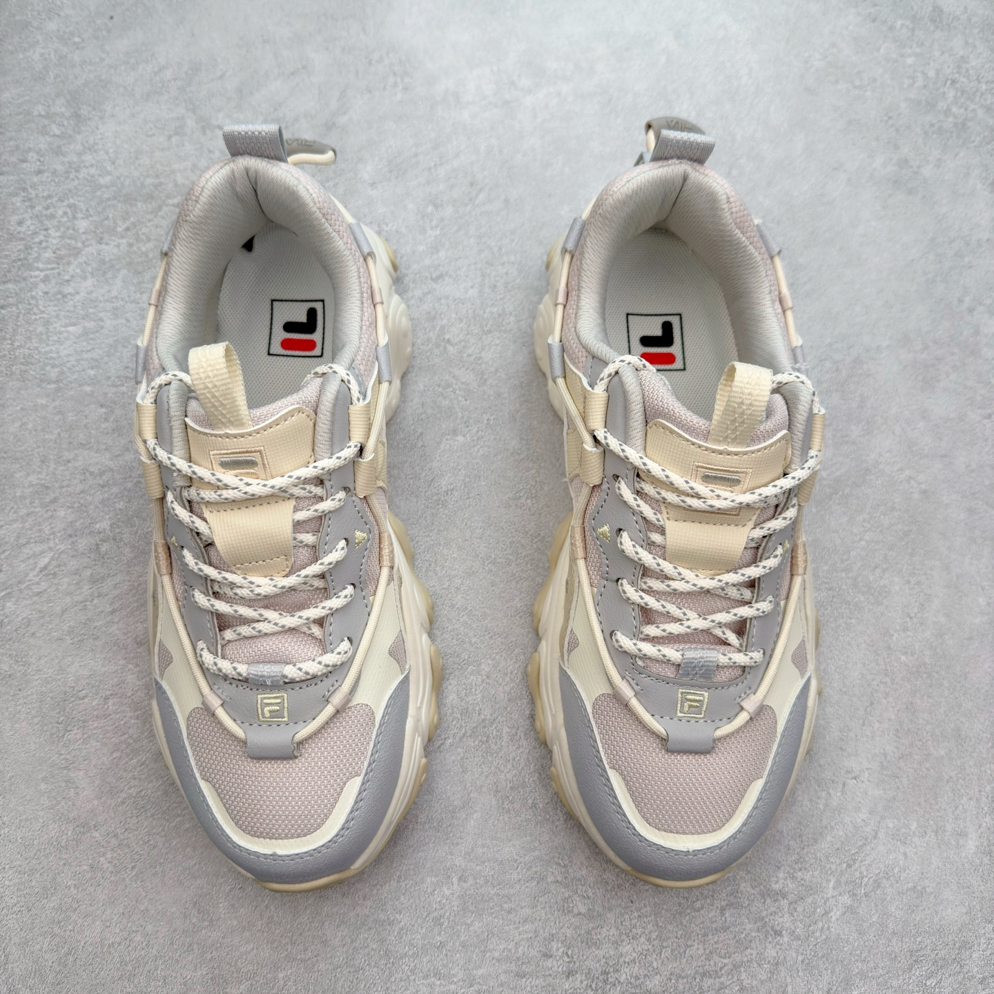 图片[2]-＃DT FILA FLUID 5 斐乐猫爪五代百搭低帮复古老爹风潮流休闲运动慢跑鞋 自老爹鞋开始流行于街头 FILA 陆续带回了一些老鞋 同时推出了诸多新鞋型 此番 FILA 为旗下 Ravagement 新增几款配色 将丰富的色彩组合起来 并搭配上繁复的鞋面结构 重新演绎了这双山系老爹鞋 尺码：35 36 36.5 37.5 38 38.5 39 40 40.5 41 42 42.5 43 44 44.5 45-选品中心