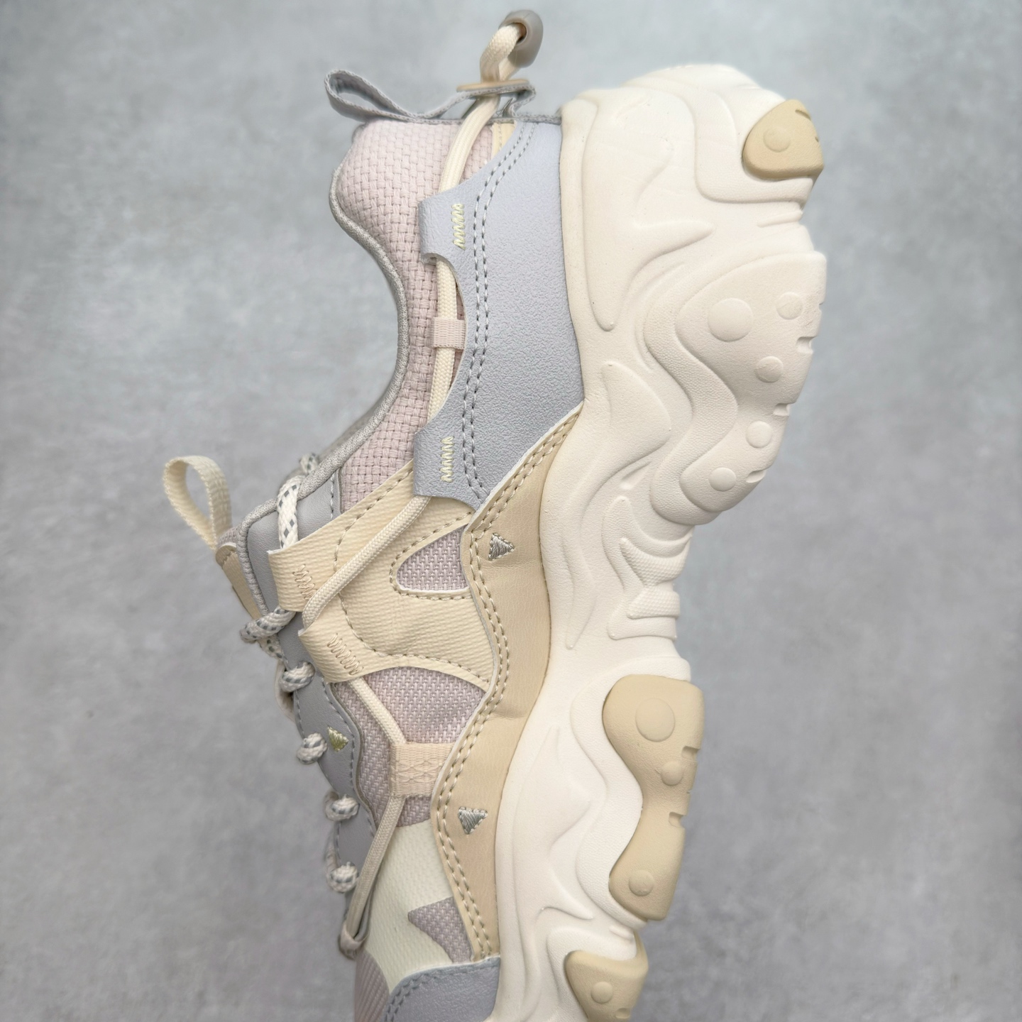 图片[7]-＃DT FILA FLUID 5 斐乐猫爪五代百搭低帮复古老爹风潮流休闲运动慢跑鞋 自老爹鞋开始流行于街头 FILA 陆续带回了一些老鞋 同时推出了诸多新鞋型 此番 FILA 为旗下 Ravagement 新增几款配色 将丰富的色彩组合起来 并搭配上繁复的鞋面结构 重新演绎了这双山系老爹鞋 尺码：35 36 36.5 37.5 38 38.5 39 40 40.5 41 42 42.5 43 44 44.5 45-选品中心