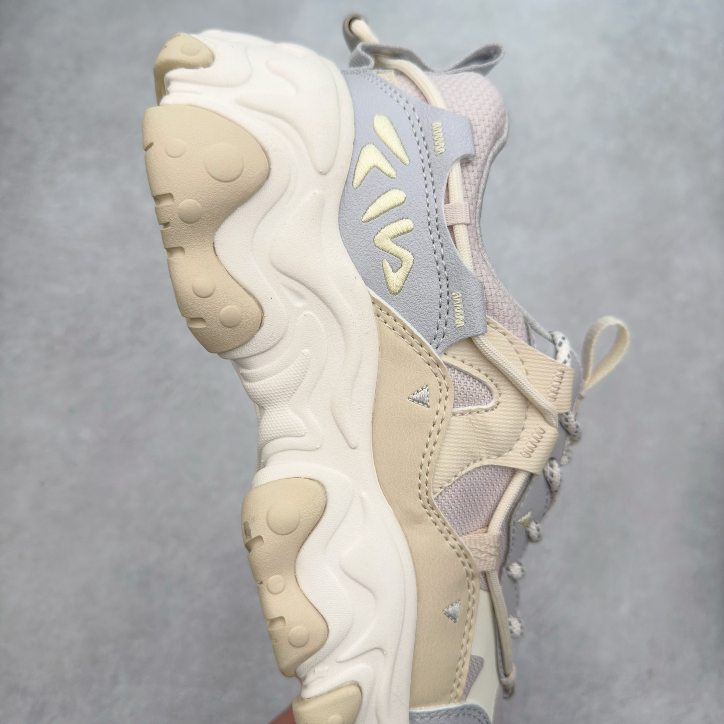 图片[6]-＃DT FILA FLUID 5 斐乐猫爪五代百搭低帮复古老爹风潮流休闲运动慢跑鞋 自老爹鞋开始流行于街头 FILA 陆续带回了一些老鞋 同时推出了诸多新鞋型 此番 FILA 为旗下 Ravagement 新增几款配色 将丰富的色彩组合起来 并搭配上繁复的鞋面结构 重新演绎了这双山系老爹鞋 尺码：35 36 36.5 37.5 38 38.5 39 40 40.5 41 42 42.5 43 44 44.5 45-选品中心