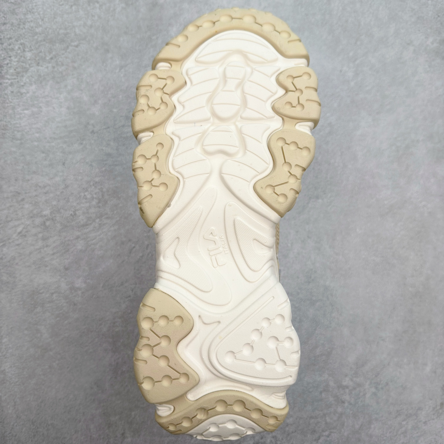 图片[9]-＃DT FILA FLUID 5 斐乐猫爪五代百搭低帮复古老爹风潮流休闲运动慢跑鞋 自老爹鞋开始流行于街头 FILA 陆续带回了一些老鞋 同时推出了诸多新鞋型 此番 FILA 为旗下 Ravagement 新增几款配色 将丰富的色彩组合起来 并搭配上繁复的鞋面结构 重新演绎了这双山系老爹鞋 尺码：35 36 36.5 37.5 38 38.5 39 40 40.5 41 42 42.5 43 44 44.5 45-选品中心