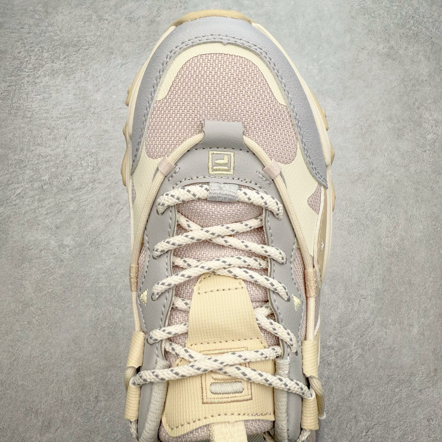 图片[4]-＃DT FILA FLUID 5 斐乐猫爪五代百搭低帮复古老爹风潮流休闲运动慢跑鞋 自老爹鞋开始流行于街头 FILA 陆续带回了一些老鞋 同时推出了诸多新鞋型 此番 FILA 为旗下 Ravagement 新增几款配色 将丰富的色彩组合起来 并搭配上繁复的鞋面结构 重新演绎了这双山系老爹鞋 尺码：35 36 36.5 37.5 38 38.5 39 40 40.5 41 42 42.5 43 44 44.5 45-选品中心