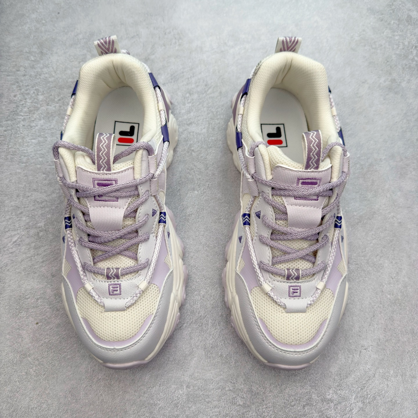 图片[2]-＃DT FILA FLUID 5 斐乐猫爪五代百搭低帮复古老爹风潮流休闲运动慢跑鞋 自老爹鞋开始流行于街头 FILA 陆续带回了一些老鞋 同时推出了诸多新鞋型 此番 FILA 为旗下 Ravagement 新增几款配色 将丰富的色彩组合起来 并搭配上繁复的鞋面结构 重新演绎了这双山系老爹鞋 尺码：35 36 36.5 37.5 38 38.5 39 40 40.5 41 42 42.5 43 44 44.5 45-选品中心