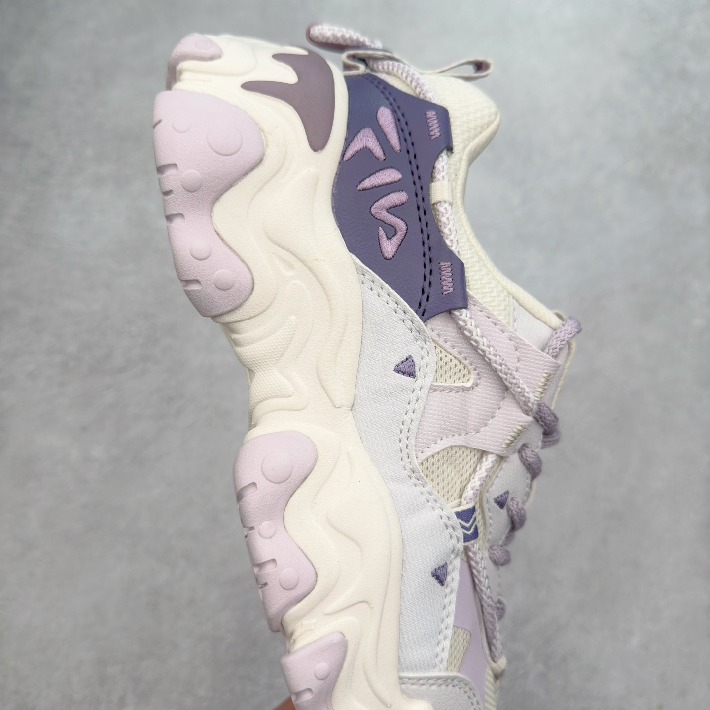 图片[6]-＃DT FILA FLUID 5 斐乐猫爪五代百搭低帮复古老爹风潮流休闲运动慢跑鞋 自老爹鞋开始流行于街头 FILA 陆续带回了一些老鞋 同时推出了诸多新鞋型 此番 FILA 为旗下 Ravagement 新增几款配色 将丰富的色彩组合起来 并搭配上繁复的鞋面结构 重新演绎了这双山系老爹鞋 尺码：35 36 36.5 37.5 38 38.5 39 40 40.5 41 42 42.5 43 44 44.5 45-选品中心