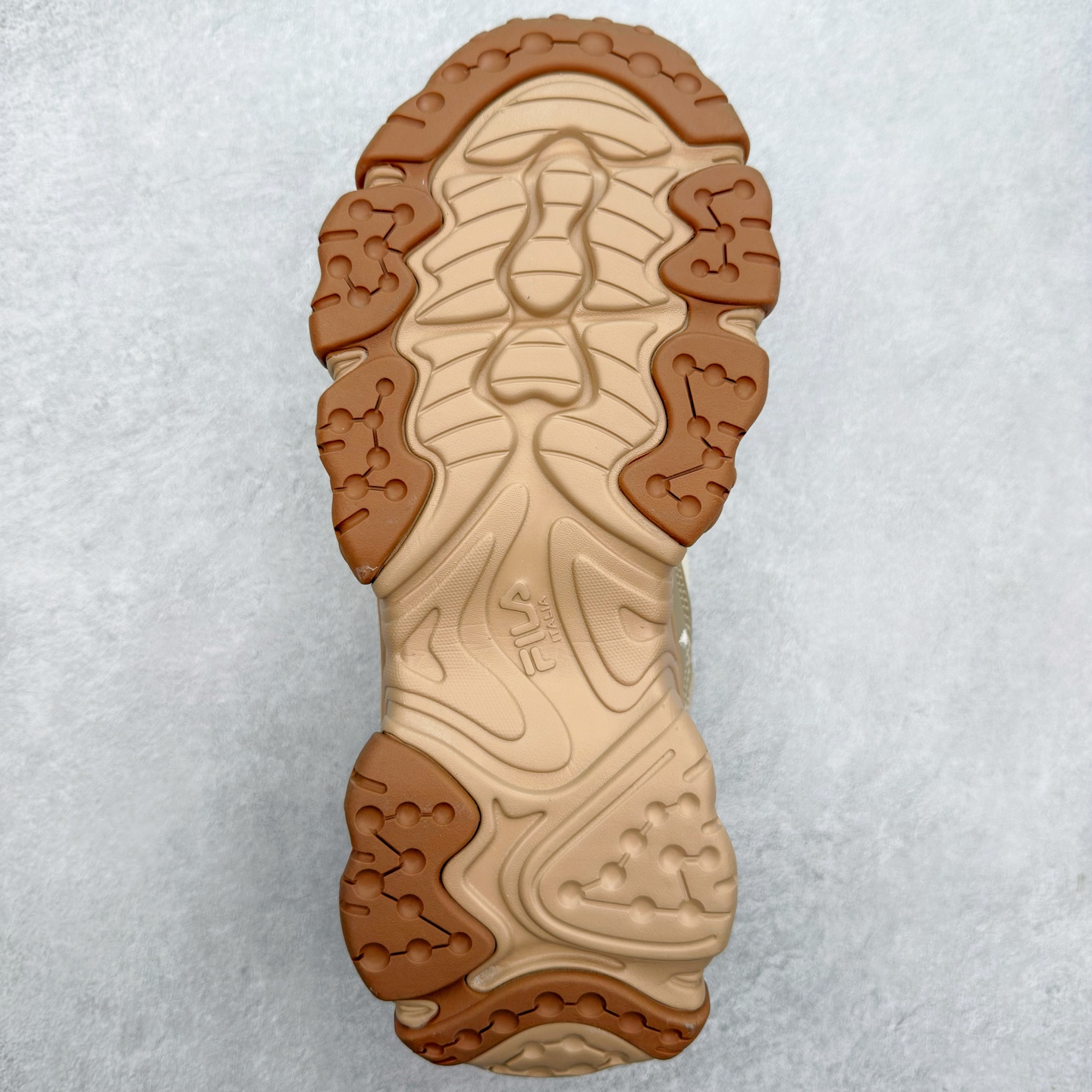 图片[9]-＃DT FILA FLUID 5 斐乐猫爪五代百搭低帮复古老爹风潮流休闲运动慢跑鞋 自老爹鞋开始流行于街头 FILA 陆续带回了一些老鞋 同时推出了诸多新鞋型 此番 FILA 为旗下 Ravagement 新增几款配色 将丰富的色彩组合起来 并搭配上繁复的鞋面结构 重新演绎了这双山系老爹鞋 尺码：35 36 36.5 37.5 38 38.5 39 40 40.5 41 42 42.5 43 44 44.5 45-选品中心