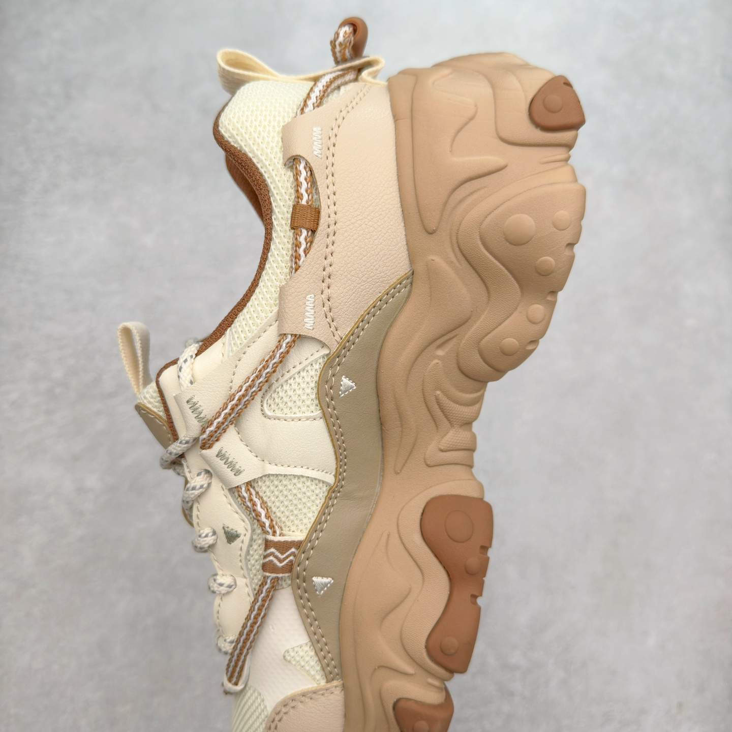 图片[7]-＃DT FILA FLUID 5 斐乐猫爪五代百搭低帮复古老爹风潮流休闲运动慢跑鞋 自老爹鞋开始流行于街头 FILA 陆续带回了一些老鞋 同时推出了诸多新鞋型 此番 FILA 为旗下 Ravagement 新增几款配色 将丰富的色彩组合起来 并搭配上繁复的鞋面结构 重新演绎了这双山系老爹鞋 尺码：35 36 36.5 37.5 38 38.5 39 40 40.5 41 42 42.5 43 44 44.5 45-选品中心