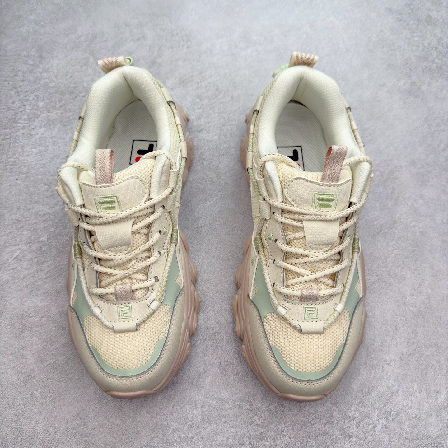 图片[2]-＃DT FILA FLUID 5 斐乐猫爪五代百搭低帮复古老爹风潮流休闲运动慢跑鞋 自老爹鞋开始流行于街头 FILA 陆续带回了一些老鞋 同时推出了诸多新鞋型 此番 FILA 为旗下 Ravagement 新增几款配色 将丰富的色彩组合起来 并搭配上繁复的鞋面结构 重新演绎了这双山系老爹鞋 尺码：35 36 36.5 37.5 38 38.5 39 40 40.5 41 42 42.5 43 44 44.5 45-选品中心