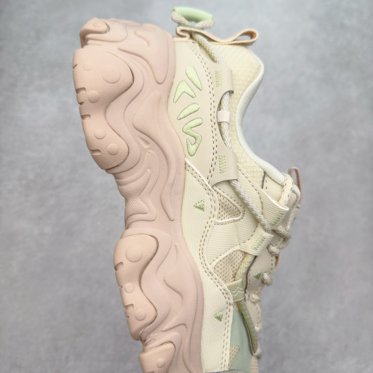 图片[6]-＃DT FILA FLUID 5 斐乐猫爪五代百搭低帮复古老爹风潮流休闲运动慢跑鞋 自老爹鞋开始流行于街头 FILA 陆续带回了一些老鞋 同时推出了诸多新鞋型 此番 FILA 为旗下 Ravagement 新增几款配色 将丰富的色彩组合起来 并搭配上繁复的鞋面结构 重新演绎了这双山系老爹鞋 尺码：35 36 36.5 37.5 38 38.5 39 40 40.5 41 42 42.5 43 44 44.5 45-选品中心