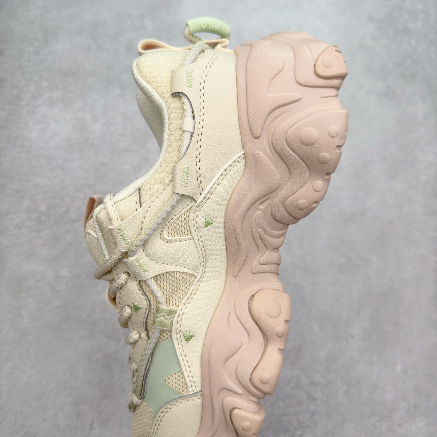 图片[7]-＃DT FILA FLUID 5 斐乐猫爪五代百搭低帮复古老爹风潮流休闲运动慢跑鞋 自老爹鞋开始流行于街头 FILA 陆续带回了一些老鞋 同时推出了诸多新鞋型 此番 FILA 为旗下 Ravagement 新增几款配色 将丰富的色彩组合起来 并搭配上繁复的鞋面结构 重新演绎了这双山系老爹鞋 尺码：35 36 36.5 37.5 38 38.5 39 40 40.5 41 42 42.5 43 44 44.5 45-选品中心