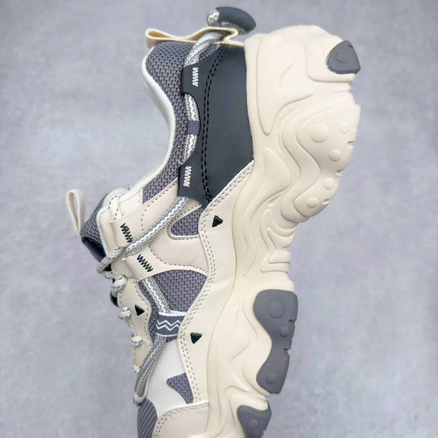 图片[7]-＃DT FILA FLUID 5 斐乐猫爪五代百搭低帮复古老爹风潮流休闲运动慢跑鞋 自老爹鞋开始流行于街头 FILA 陆续带回了一些老鞋 同时推出了诸多新鞋型 此番 FILA 为旗下 Ravagement 新增几款配色 将丰富的色彩组合起来 并搭配上繁复的鞋面结构 重新演绎了这双山系老爹鞋 尺码：35 36 36.5 37.5 38 38.5 39 40 40.5 41 42 42.5 43 44 44.5 45-选品中心