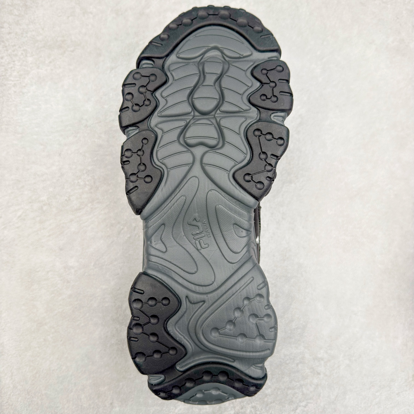 图片[9]-＃DT FILA FLUID 5 斐乐猫爪五代百搭低帮复古老爹风潮流休闲运动慢跑鞋 自老爹鞋开始流行于街头 FILA 陆续带回了一些老鞋 同时推出了诸多新鞋型 此番 FILA 为旗下 Ravagement 新增几款配色 将丰富的色彩组合起来 并搭配上繁复的鞋面结构 重新演绎了这双山系老爹鞋 尺码：35 36 36.5 37.5 38 38.5 39 40 40.5 41 42 42.5 43 44 44.5 45-选品中心