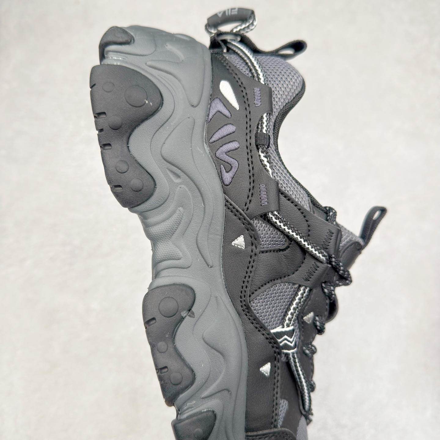 图片[6]-＃DT FILA FLUID 5 斐乐猫爪五代百搭低帮复古老爹风潮流休闲运动慢跑鞋 自老爹鞋开始流行于街头 FILA 陆续带回了一些老鞋 同时推出了诸多新鞋型 此番 FILA 为旗下 Ravagement 新增几款配色 将丰富的色彩组合起来 并搭配上繁复的鞋面结构 重新演绎了这双山系老爹鞋 尺码：35 36 36.5 37.5 38 38.5 39 40 40.5 41 42 42.5 43 44 44.5 45-选品中心