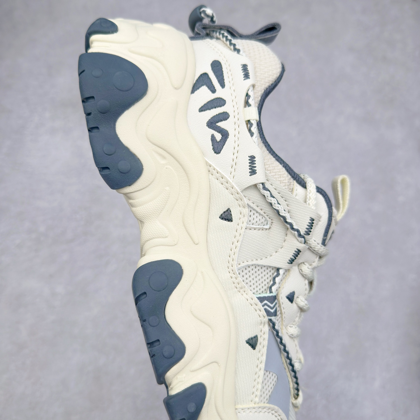 图片[6]-＃DT FILA FLUID 5 斐乐猫爪五代百搭低帮复古老爹风潮流休闲运动慢跑鞋 自老爹鞋开始流行于街头 FILA 陆续带回了一些老鞋 同时推出了诸多新鞋型 此番 FILA 为旗下 Ravagement 新增几款配色 将丰富的色彩组合起来 并搭配上繁复的鞋面结构 重新演绎了这双山系老爹鞋 尺码：35 36 36.5 37.5 38 38.5 39 40 40.5 41 42 42.5 43 44 44.5 45-选品中心