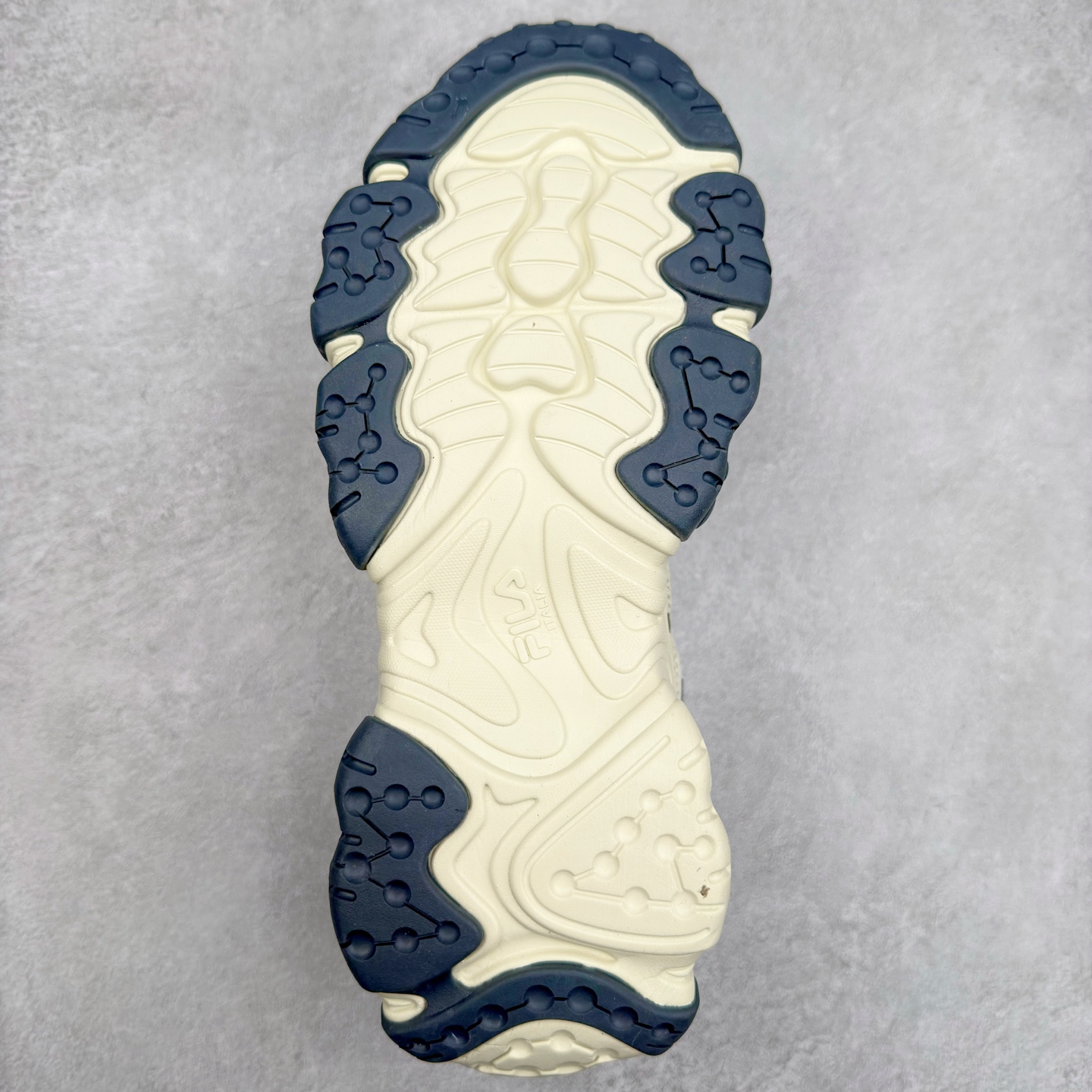 图片[9]-＃DT FILA FLUID 5 斐乐猫爪五代百搭低帮复古老爹风潮流休闲运动慢跑鞋 自老爹鞋开始流行于街头 FILA 陆续带回了一些老鞋 同时推出了诸多新鞋型 此番 FILA 为旗下 Ravagement 新增几款配色 将丰富的色彩组合起来 并搭配上繁复的鞋面结构 重新演绎了这双山系老爹鞋 尺码：35 36 36.5 37.5 38 38.5 39 40 40.5 41 42 42.5 43 44 44.5 45-选品中心