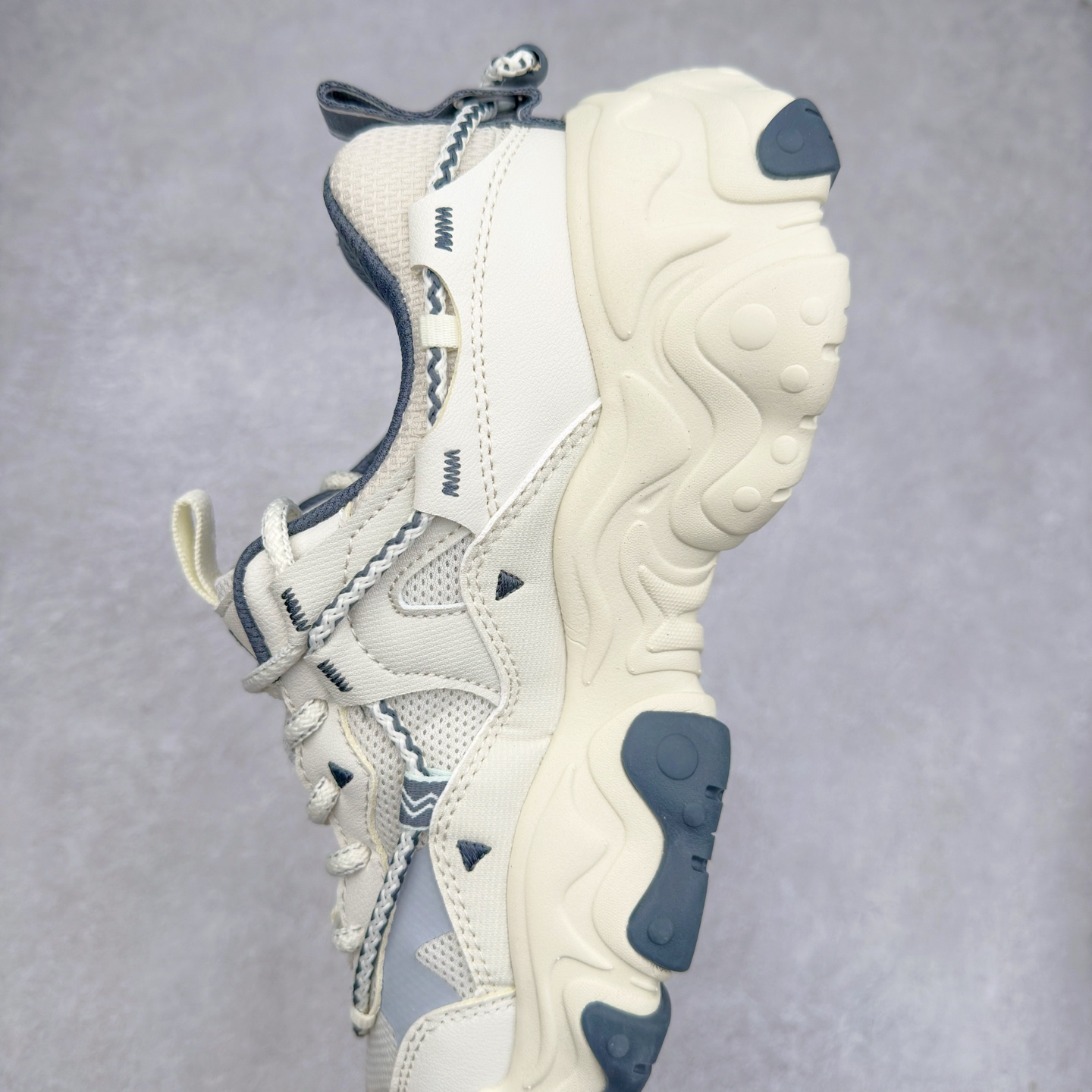 图片[7]-＃DT FILA FLUID 5 斐乐猫爪五代百搭低帮复古老爹风潮流休闲运动慢跑鞋 自老爹鞋开始流行于街头 FILA 陆续带回了一些老鞋 同时推出了诸多新鞋型 此番 FILA 为旗下 Ravagement 新增几款配色 将丰富的色彩组合起来 并搭配上繁复的鞋面结构 重新演绎了这双山系老爹鞋 尺码：35 36 36.5 37.5 38 38.5 39 40 40.5 41 42 42.5 43 44 44.5 45-选品中心