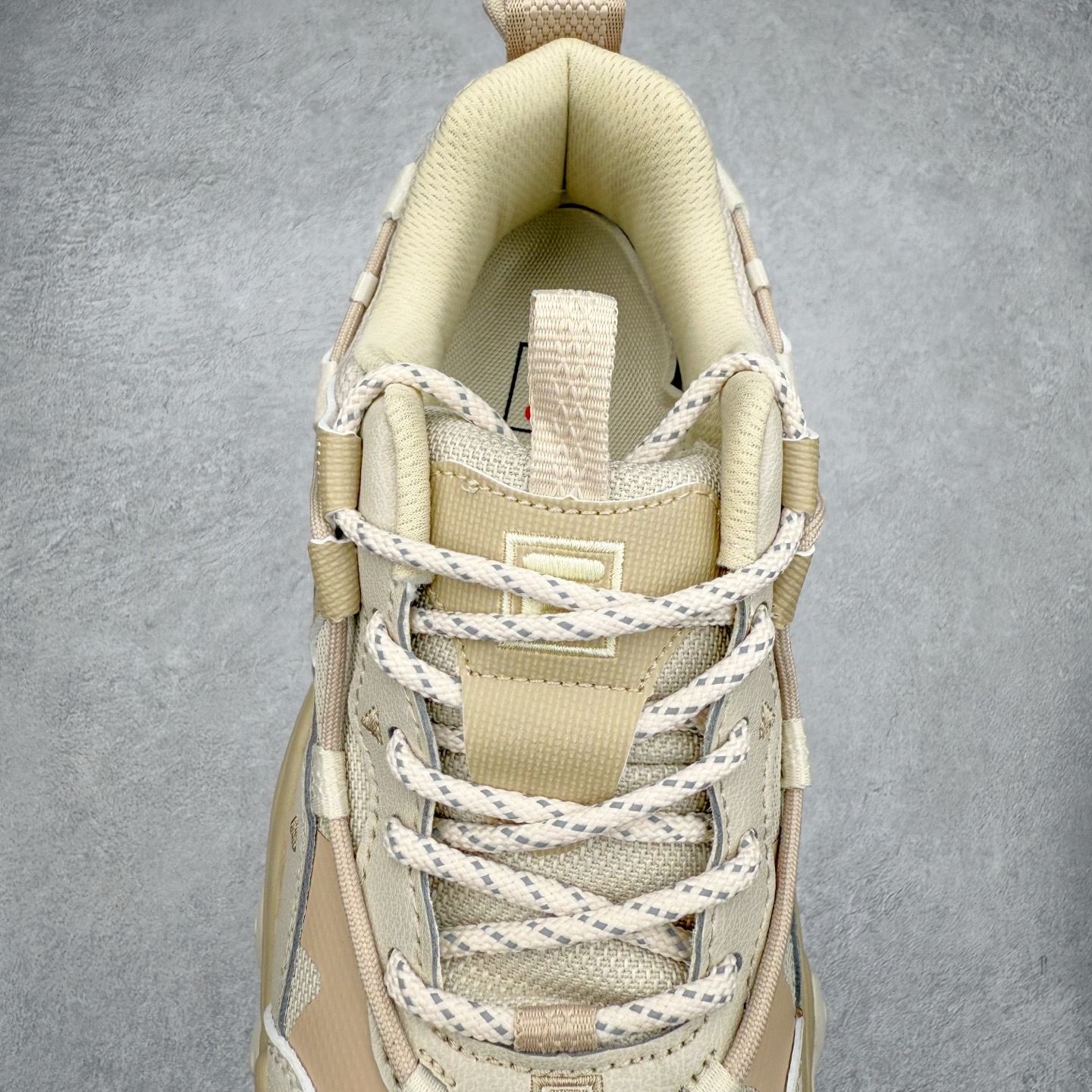 图片[5]-＃DT FILA FLUID 5 斐乐猫爪五代百搭低帮复古老爹风潮流休闲运动慢跑鞋 自老爹鞋开始流行于街头 FILA 陆续带回了一些老鞋 同时推出了诸多新鞋型 此番 FILA 为旗下 Ravagement 新增几款配色 将丰富的色彩组合起来 并搭配上繁复的鞋面结构 重新演绎了这双山系老爹鞋 尺码：35 36 36.5 37.5 38 38.5 39 40 40.5 41 42 42.5 43 44 44.5 45-选品中心