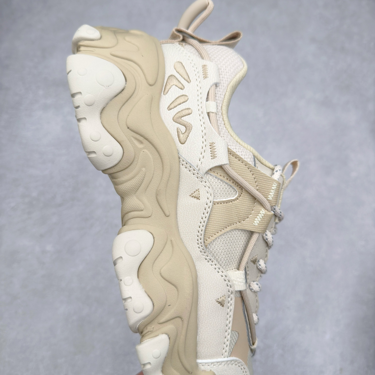 图片[6]-＃DT FILA FLUID 5 斐乐猫爪五代百搭低帮复古老爹风潮流休闲运动慢跑鞋 自老爹鞋开始流行于街头 FILA 陆续带回了一些老鞋 同时推出了诸多新鞋型 此番 FILA 为旗下 Ravagement 新增几款配色 将丰富的色彩组合起来 并搭配上繁复的鞋面结构 重新演绎了这双山系老爹鞋 尺码：35 36 36.5 37.5 38 38.5 39 40 40.5 41 42 42.5 43 44 44.5 45-选品中心