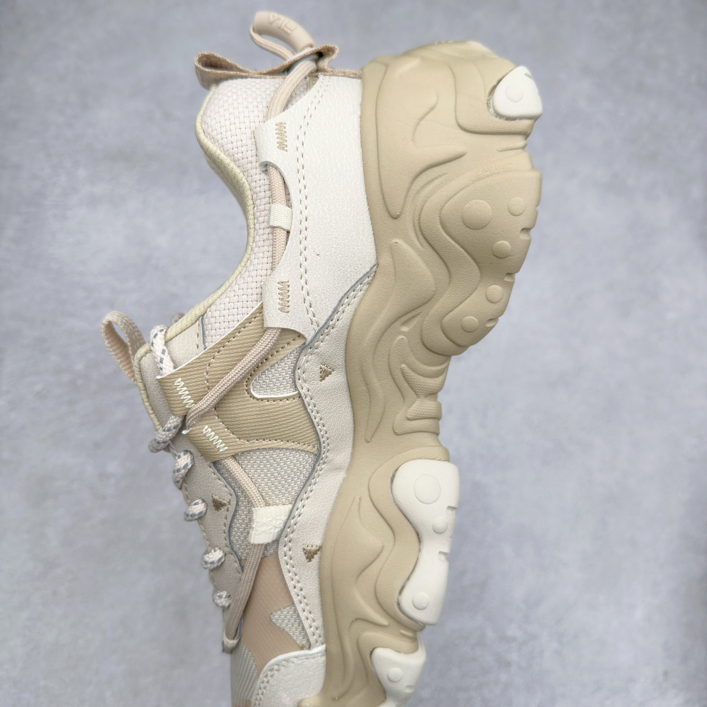 图片[7]-＃DT FILA FLUID 5 斐乐猫爪五代百搭低帮复古老爹风潮流休闲运动慢跑鞋 自老爹鞋开始流行于街头 FILA 陆续带回了一些老鞋 同时推出了诸多新鞋型 此番 FILA 为旗下 Ravagement 新增几款配色 将丰富的色彩组合起来 并搭配上繁复的鞋面结构 重新演绎了这双山系老爹鞋 尺码：35 36 36.5 37.5 38 38.5 39 40 40.5 41 42 42.5 43 44 44.5 45-选品中心