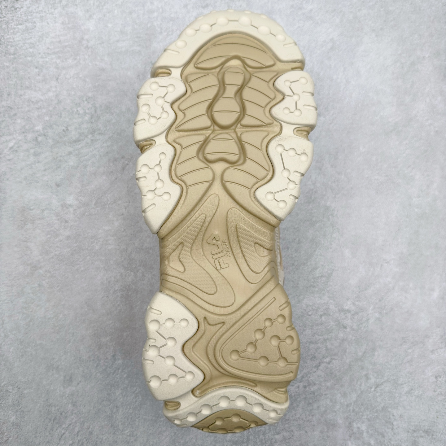 图片[9]-＃DT FILA FLUID 5 斐乐猫爪五代百搭低帮复古老爹风潮流休闲运动慢跑鞋 自老爹鞋开始流行于街头 FILA 陆续带回了一些老鞋 同时推出了诸多新鞋型 此番 FILA 为旗下 Ravagement 新增几款配色 将丰富的色彩组合起来 并搭配上繁复的鞋面结构 重新演绎了这双山系老爹鞋 尺码：35 36 36.5 37.5 38 38.5 39 40 40.5 41 42 42.5 43 44 44.5 45-选品中心