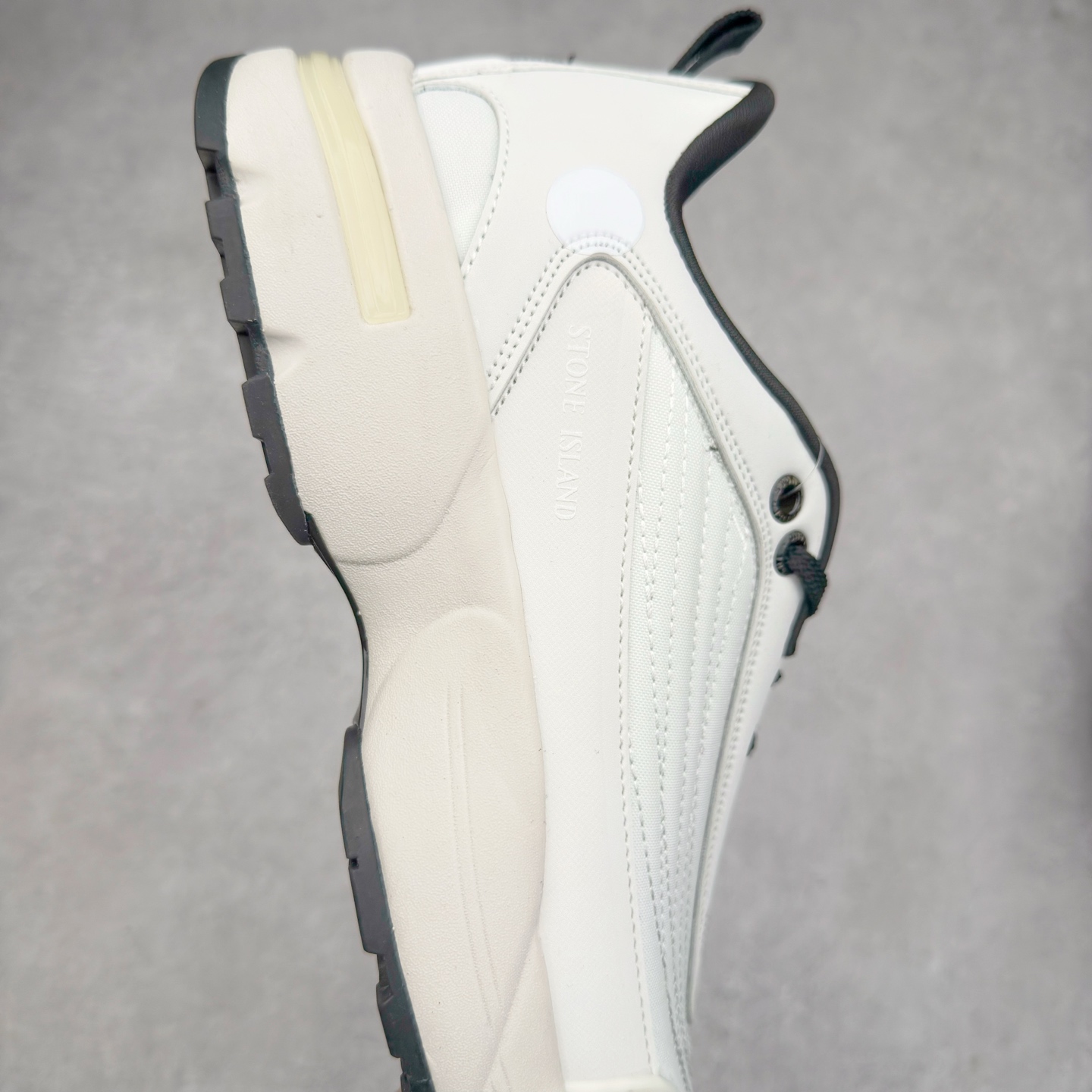 图片[6]-Stone Island Grime Panelled 石头岛黑褐色舒适时尚低帮生活休闲鞋 石头岛作不仅是科技面料和织物染色典范并加入了创新机能美学，兼顾功能性与时尚感，颠覆传统休闲服饰的想象。尺码：36 37 37.5 38 38.5 39 39.5 40 40.5 41.5 42 42.5 43 44 44.5 45-选品中心